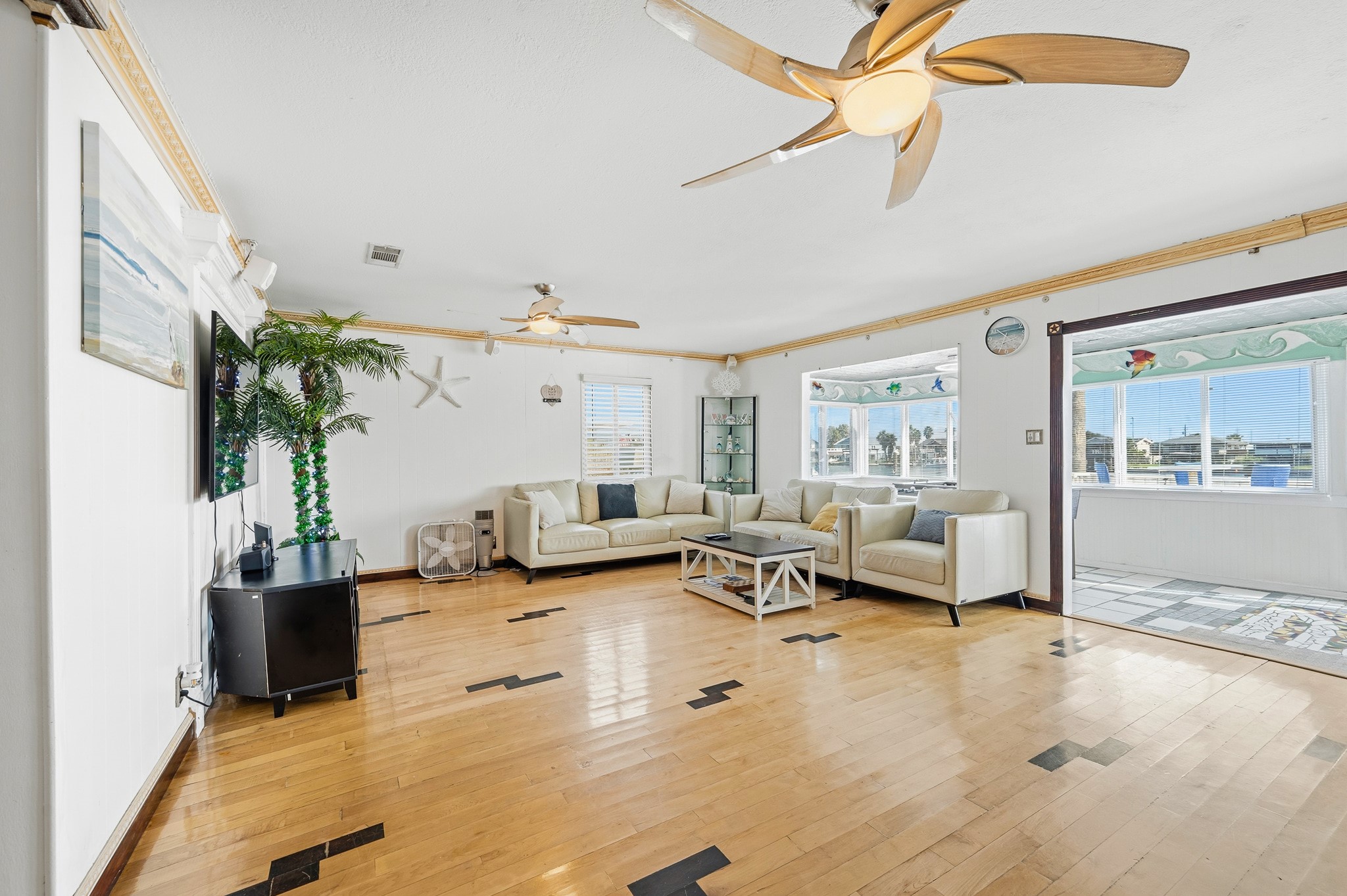 906 91st Street, Galveston, TX 77554