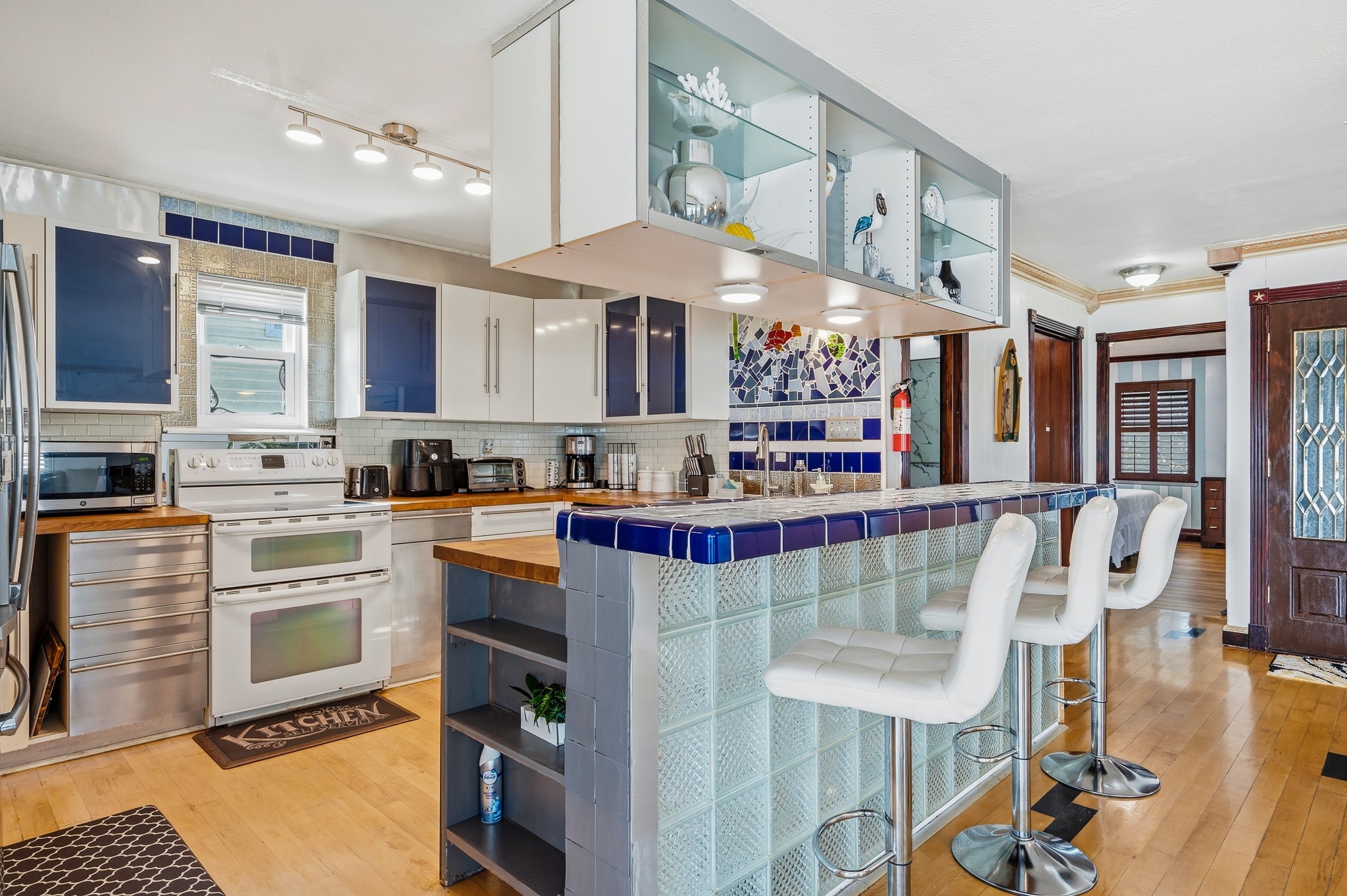 906 91st Street, Galveston, TX 77554