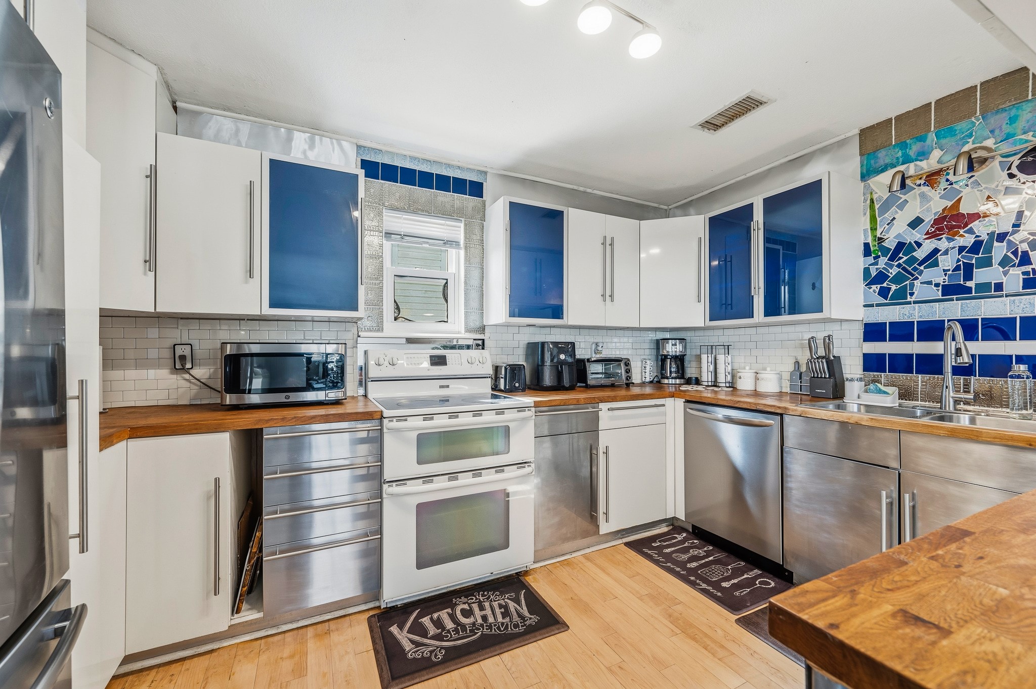 906 91st Street, Galveston, TX 77554