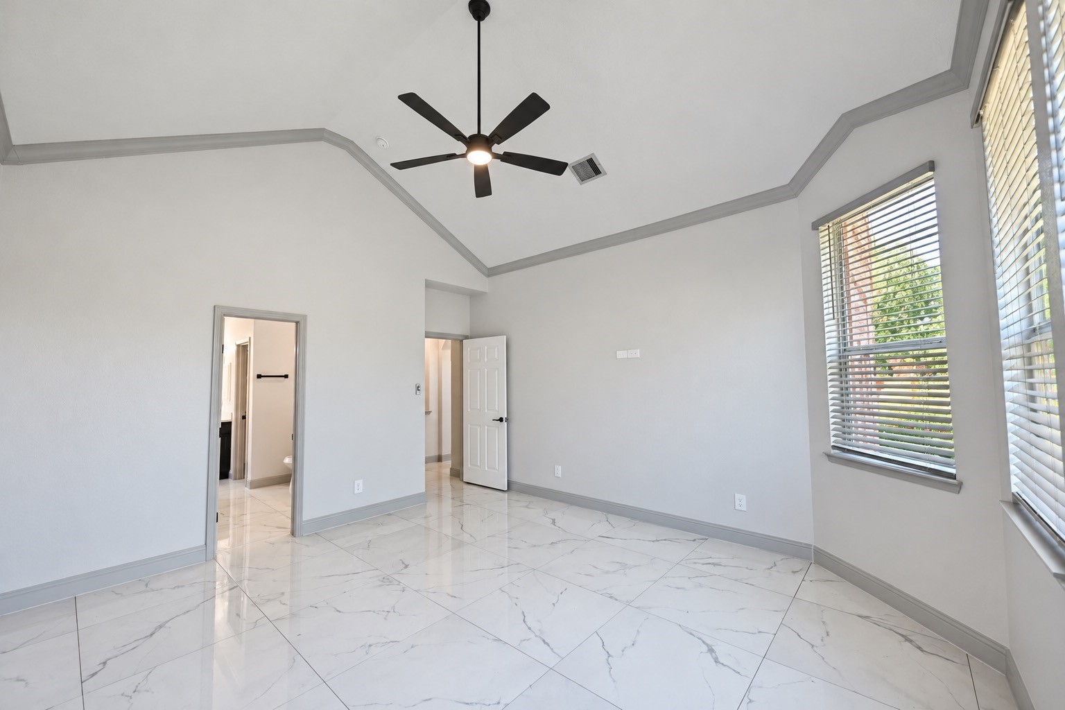 511 Briscoe Circle, Dickinson, TX 77539
