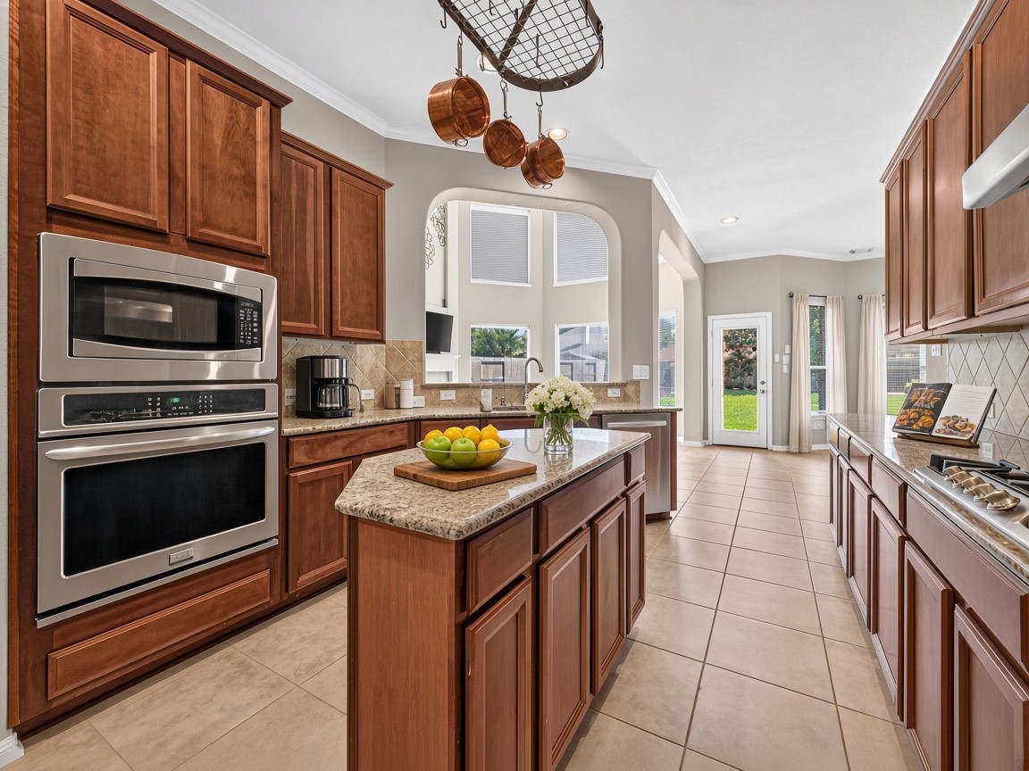 6118 Southwell Lane, League City, TX 77573