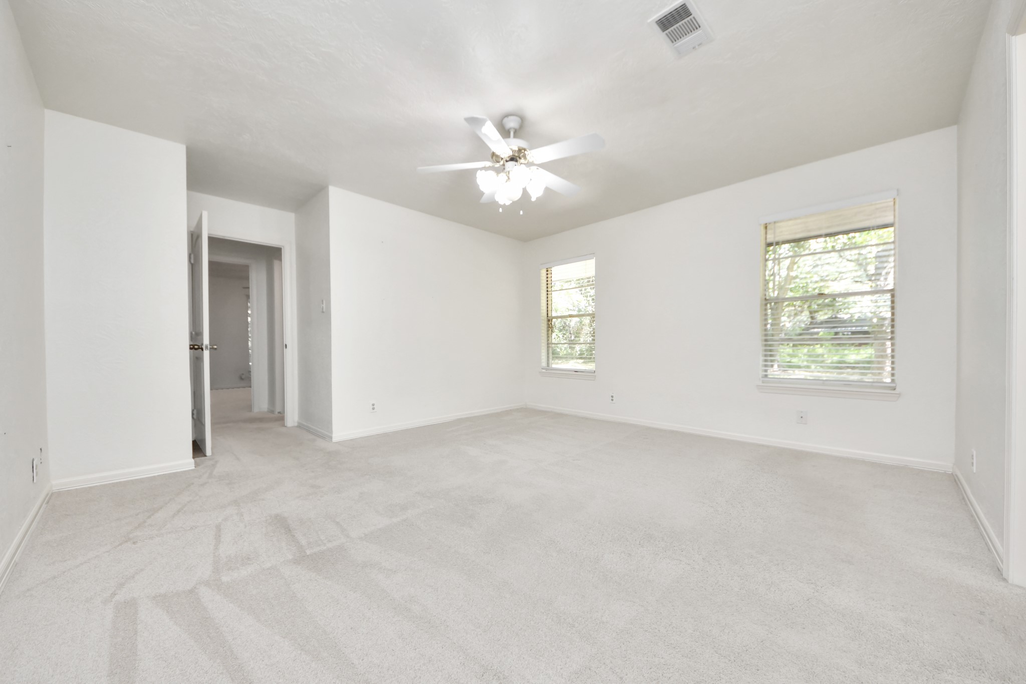 215 Hardy Street, Bacliff, TX 77518