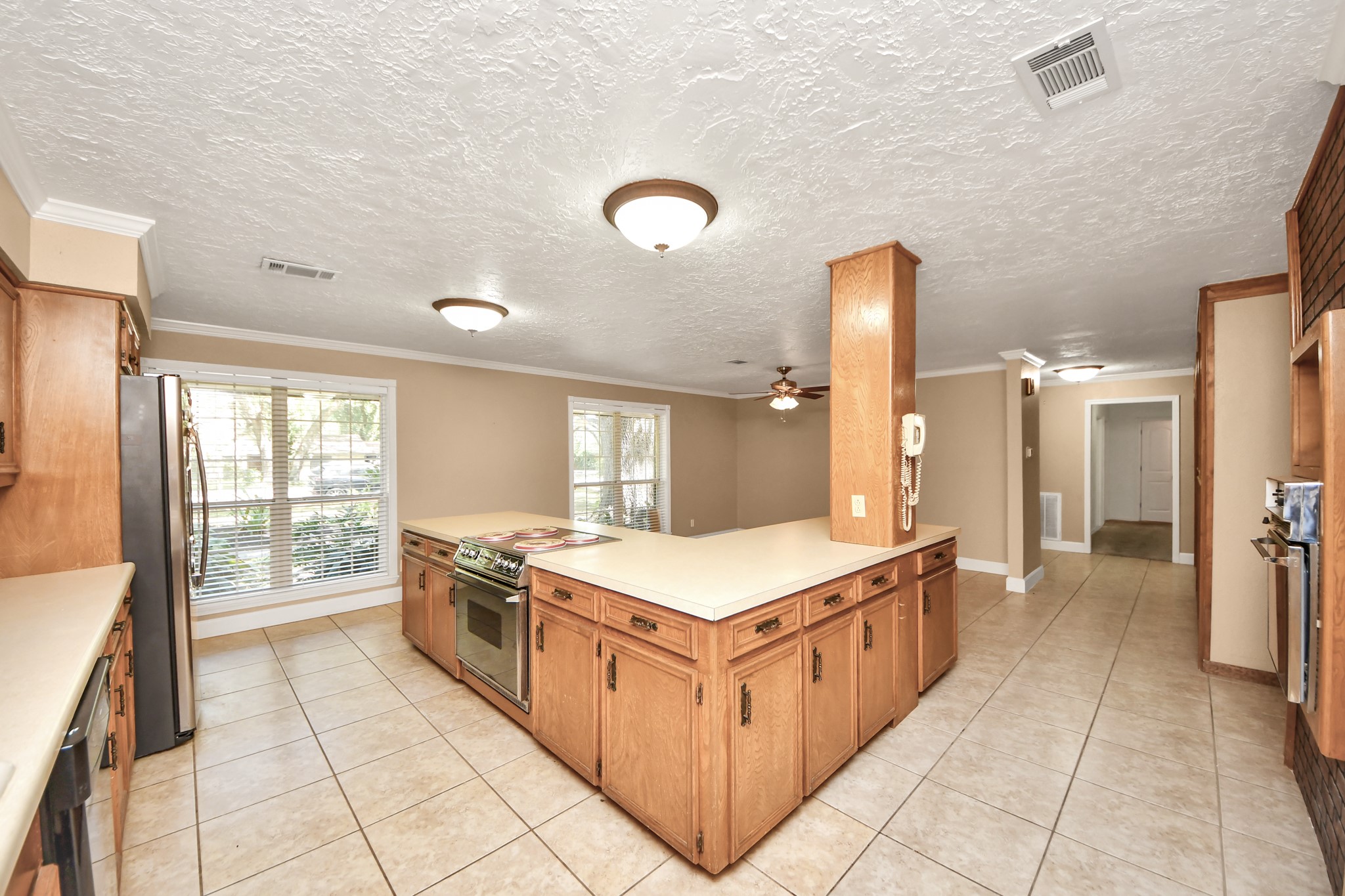 215 Hardy Street, Bacliff, TX 77518