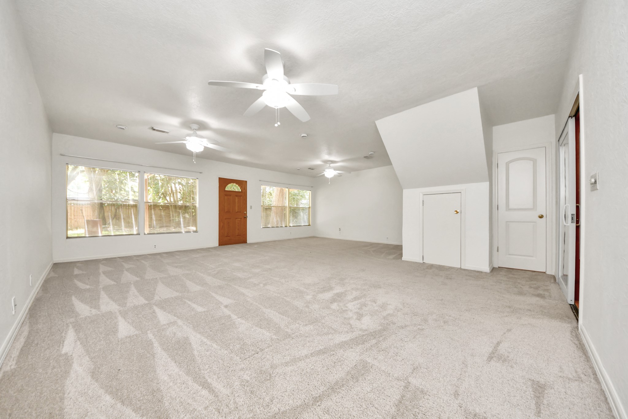 215 Hardy Street, Bacliff, TX 77518