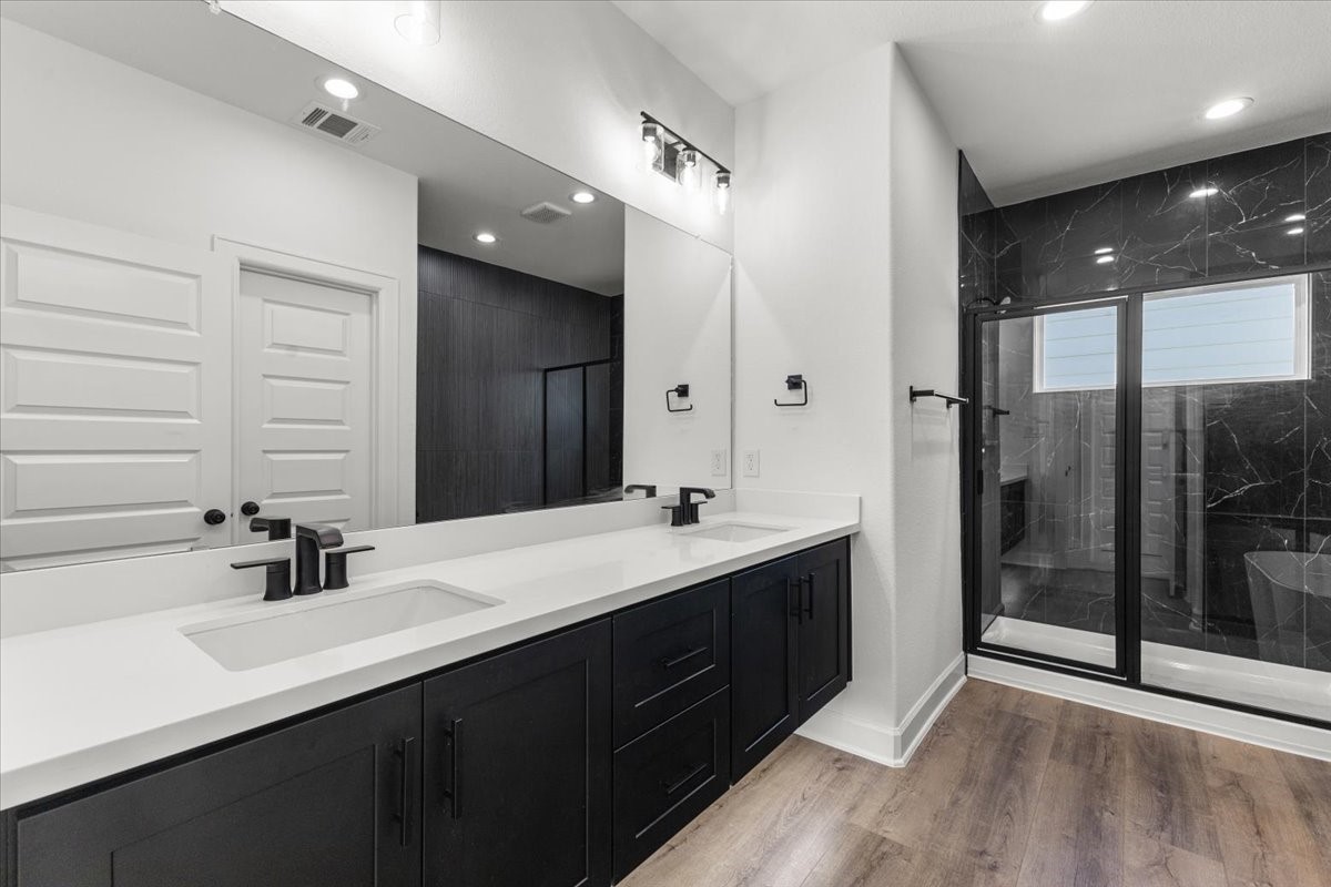 5004 Yesenia Palm Street, Houston, TX 77021