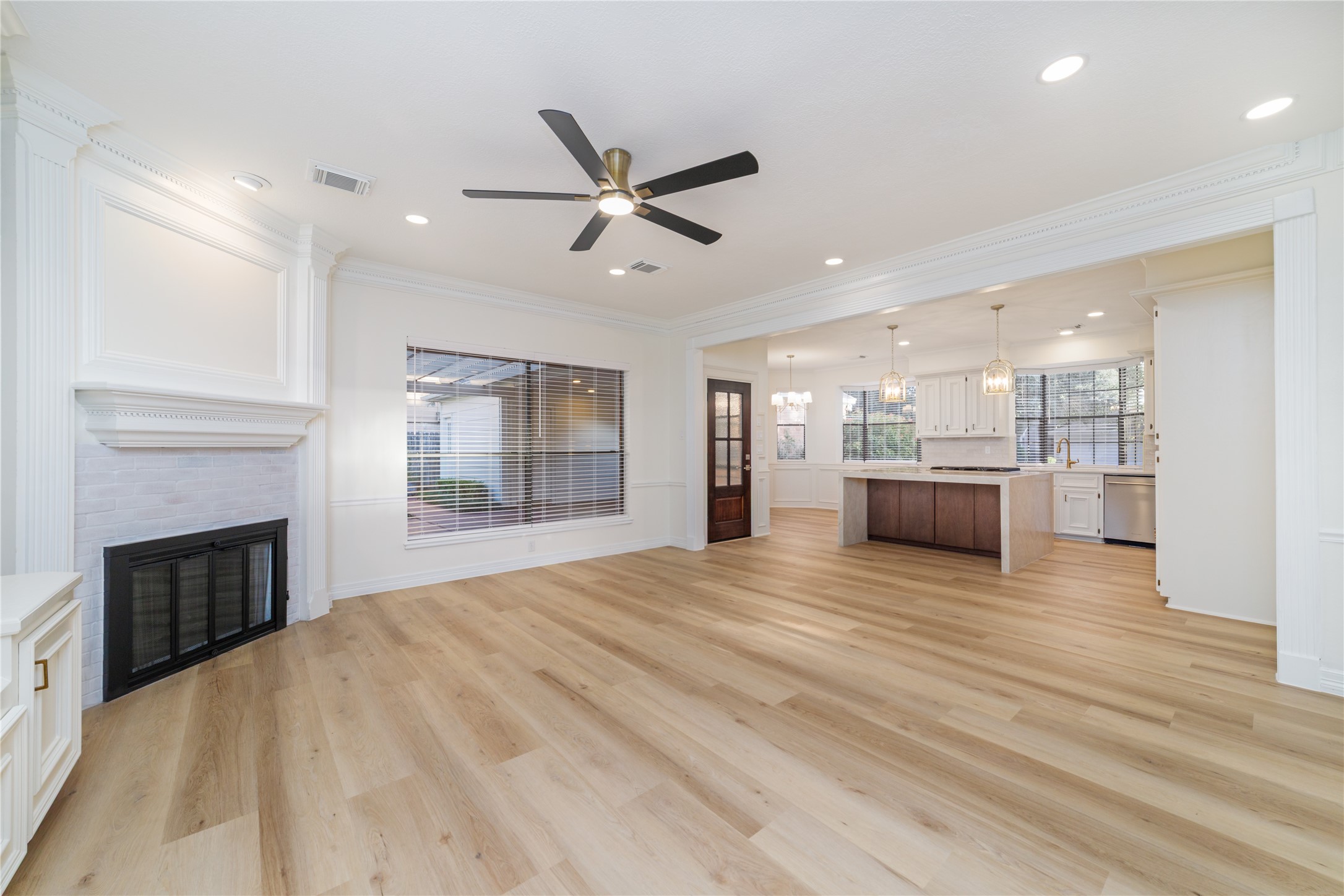 2006 Woodland Drive, Richmond, TX 77406