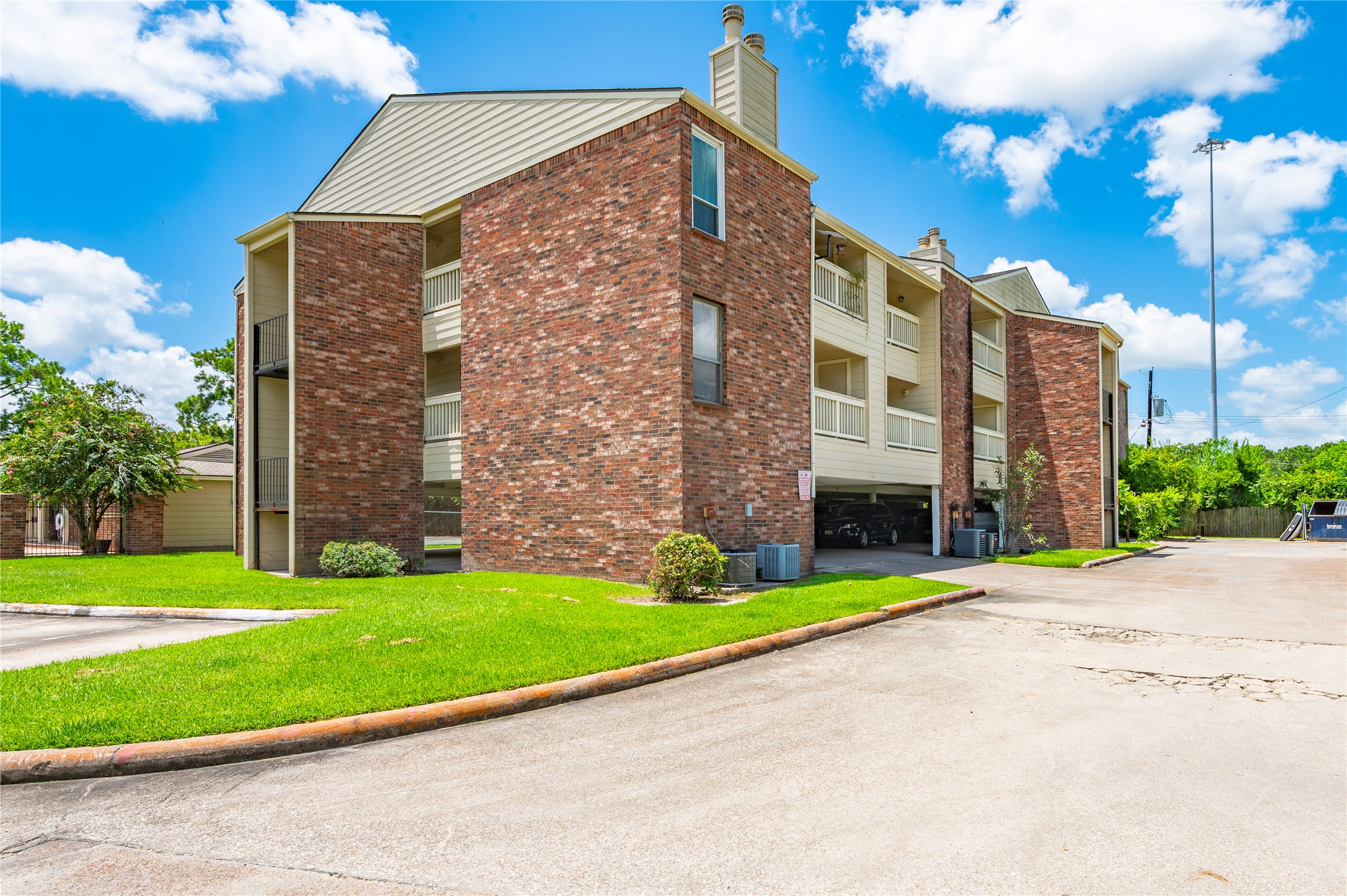 2501 Gulf Freeway, #6A, Dickinson, TX 77539