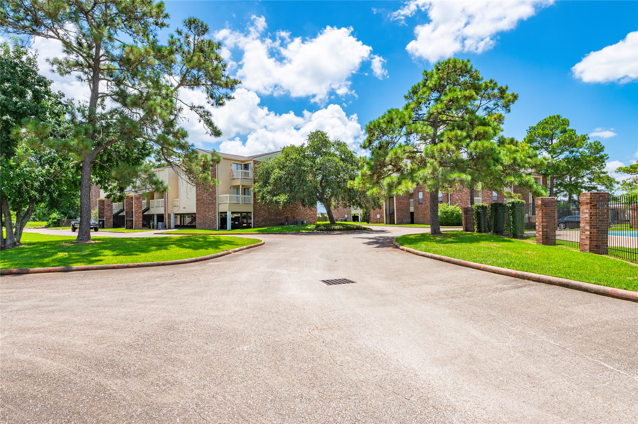 2501 Gulf Freeway, #6A, Dickinson, TX 77539