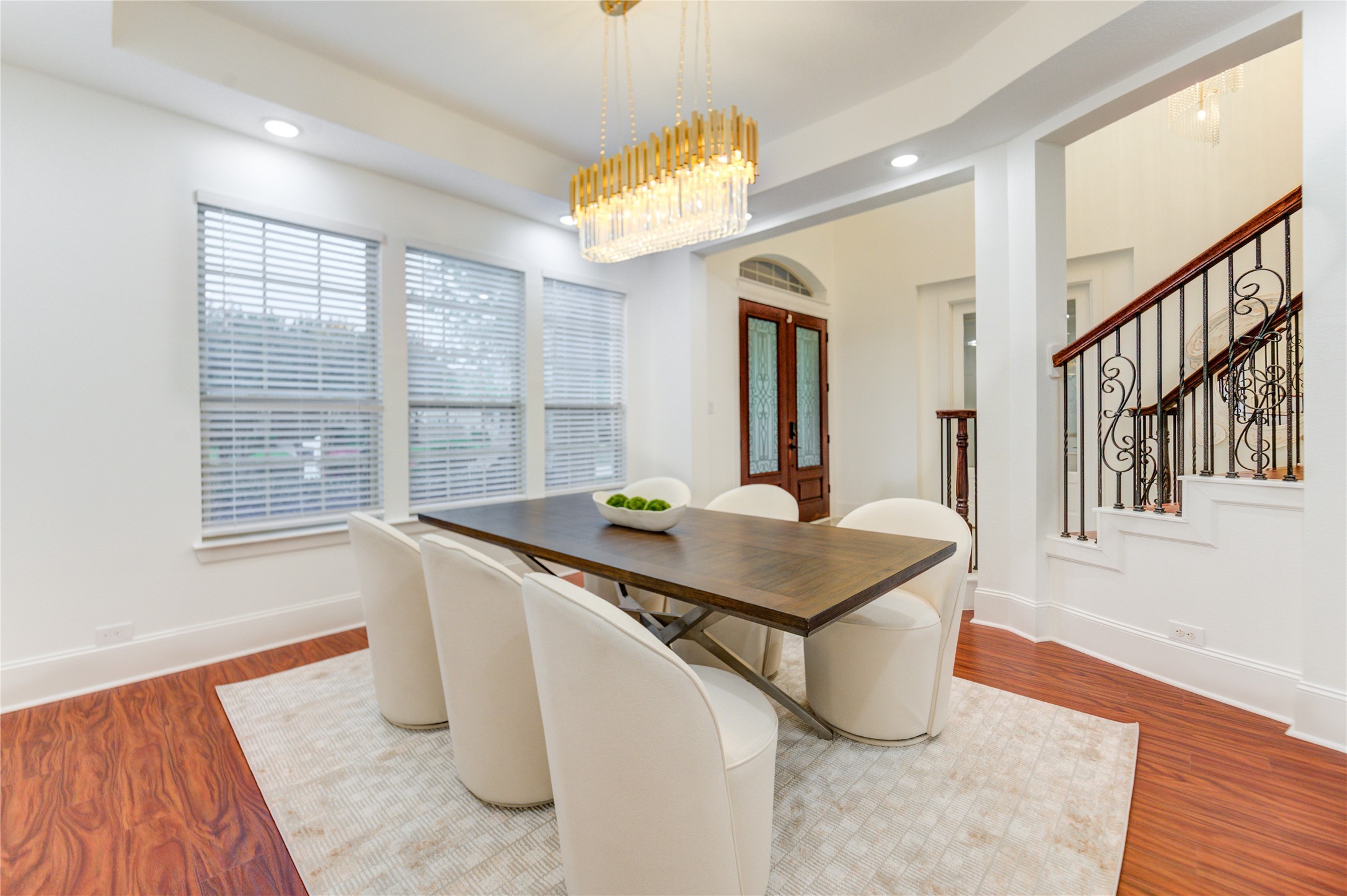 An elegant formal dining room thoughtfully designed for entertaining with style and ease. An elegant formal dining room thoughtfully designed for entertaining with style and ease.