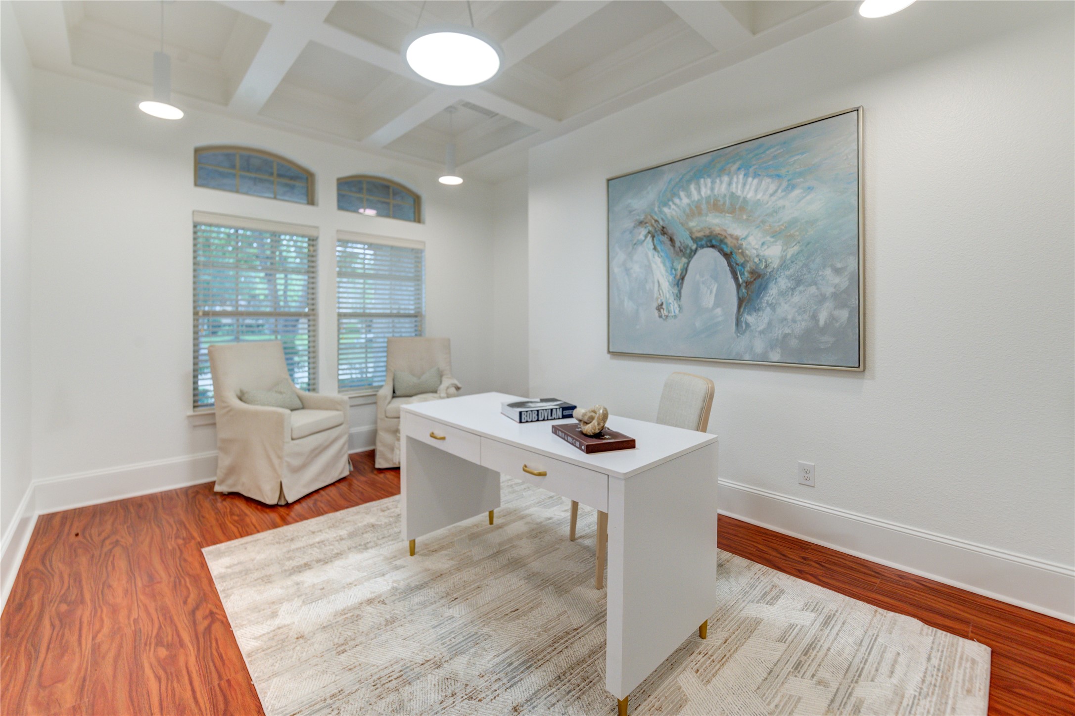 First-floor office space, offering a quiet and functional workspace. First-floor office space, offering a quiet and functional workspace.