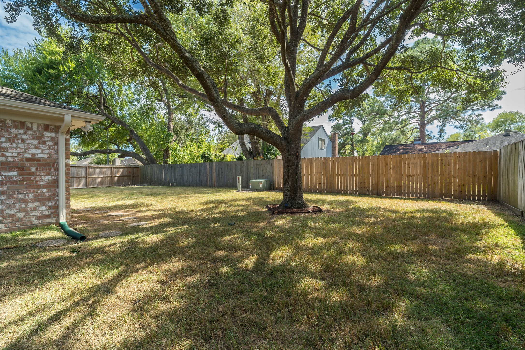 15826 Parksley Drive, Houston, TX 77059