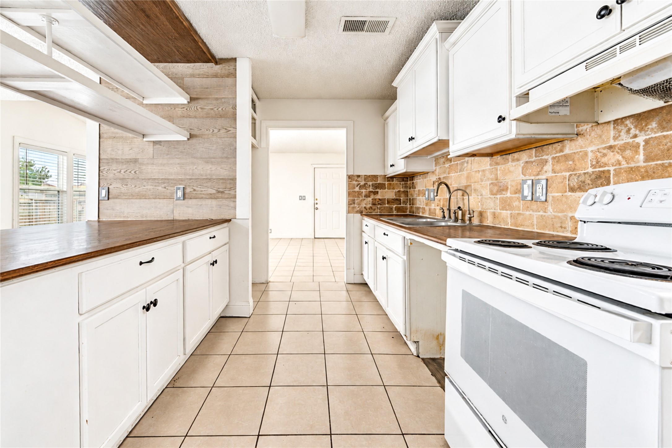 5 Carol Court, #B, Brookshire, TX 77423