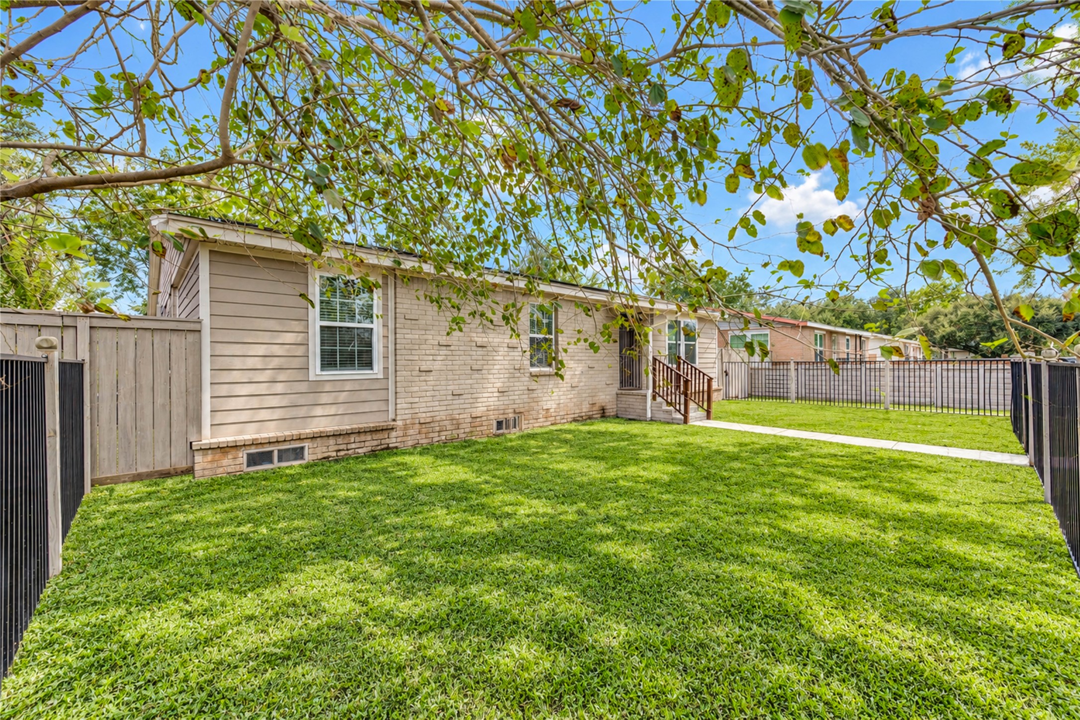 5 Carol Court, #B, Brookshire, TX 77423