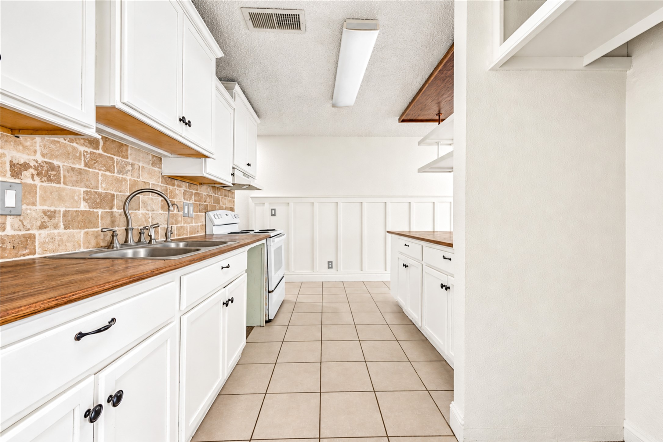 5 Carol Court, #B, Brookshire, TX 77423