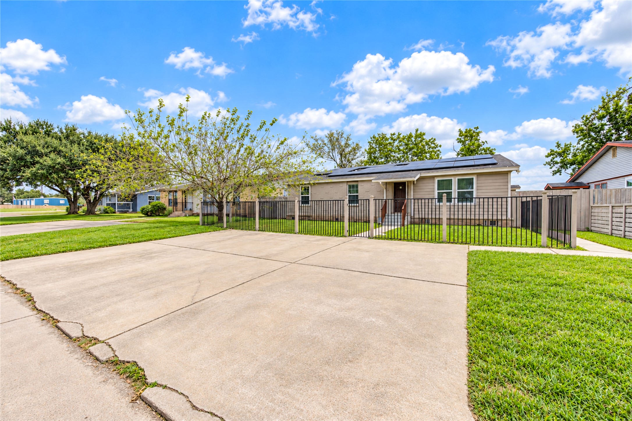 5 Carol Court, #B, Brookshire, TX 77423