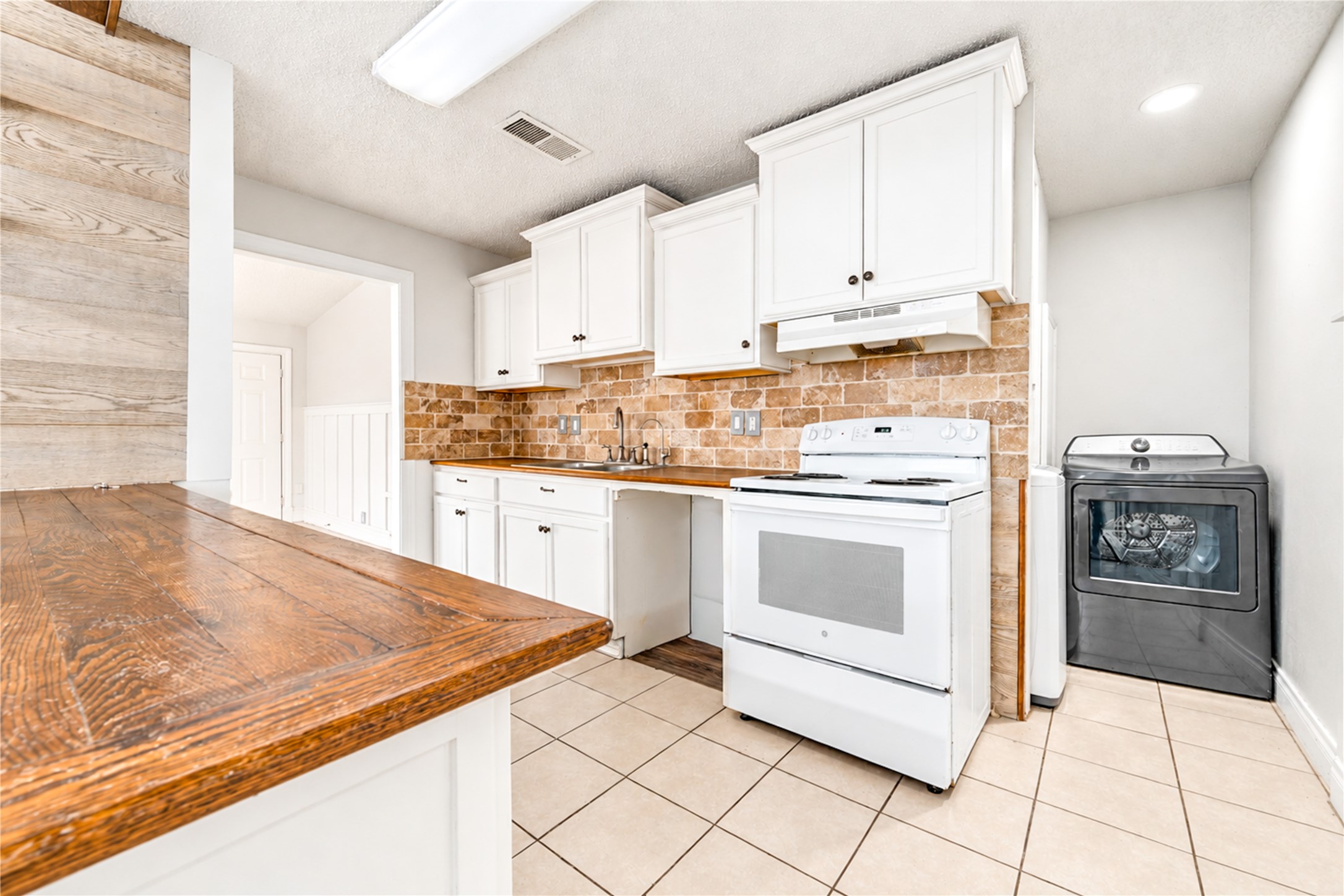5 Carol Court, #B, Brookshire, TX 77423