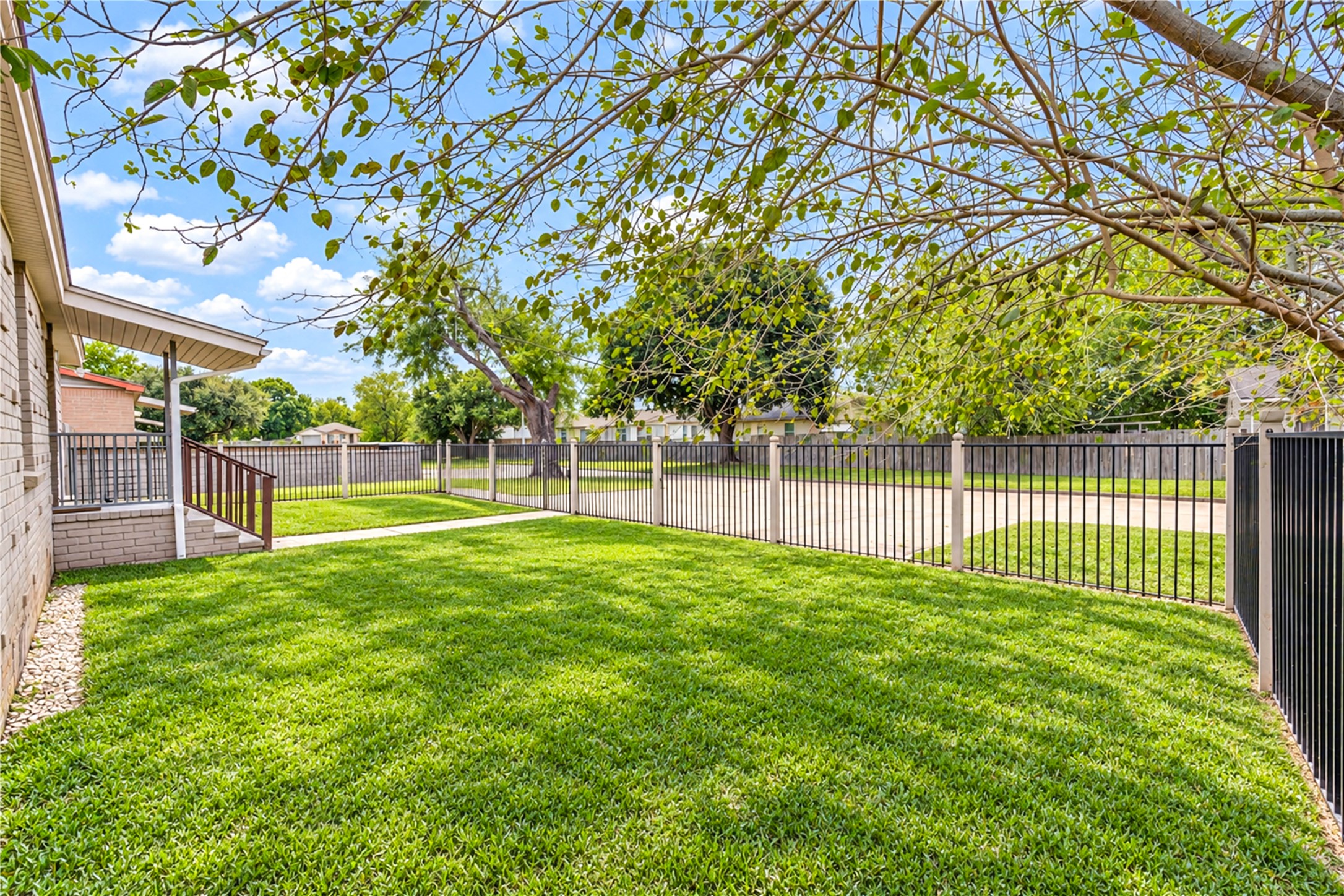 5 Carol Court, #B, Brookshire, TX 77423
