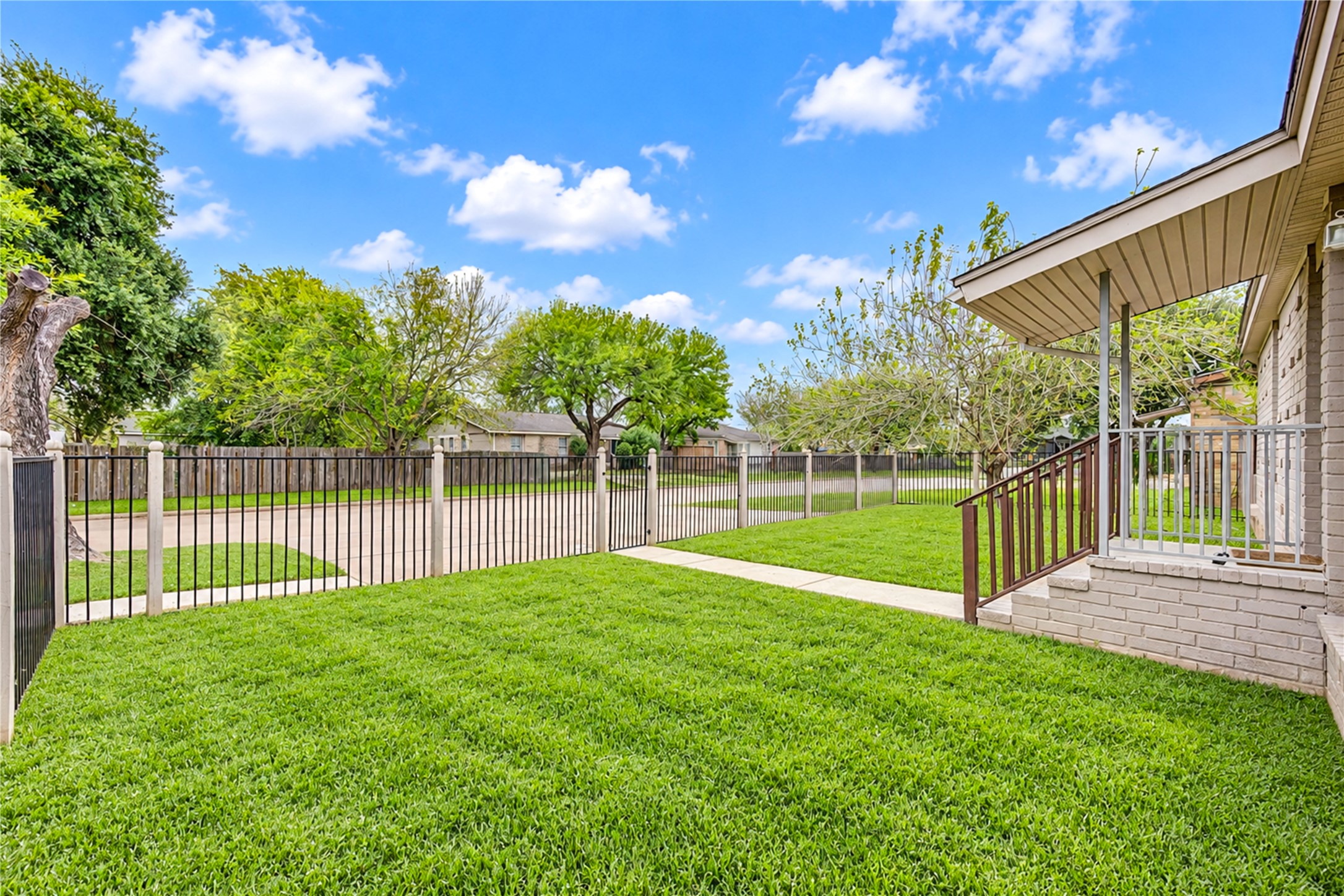 5 Carol Court, #B, Brookshire, TX 77423