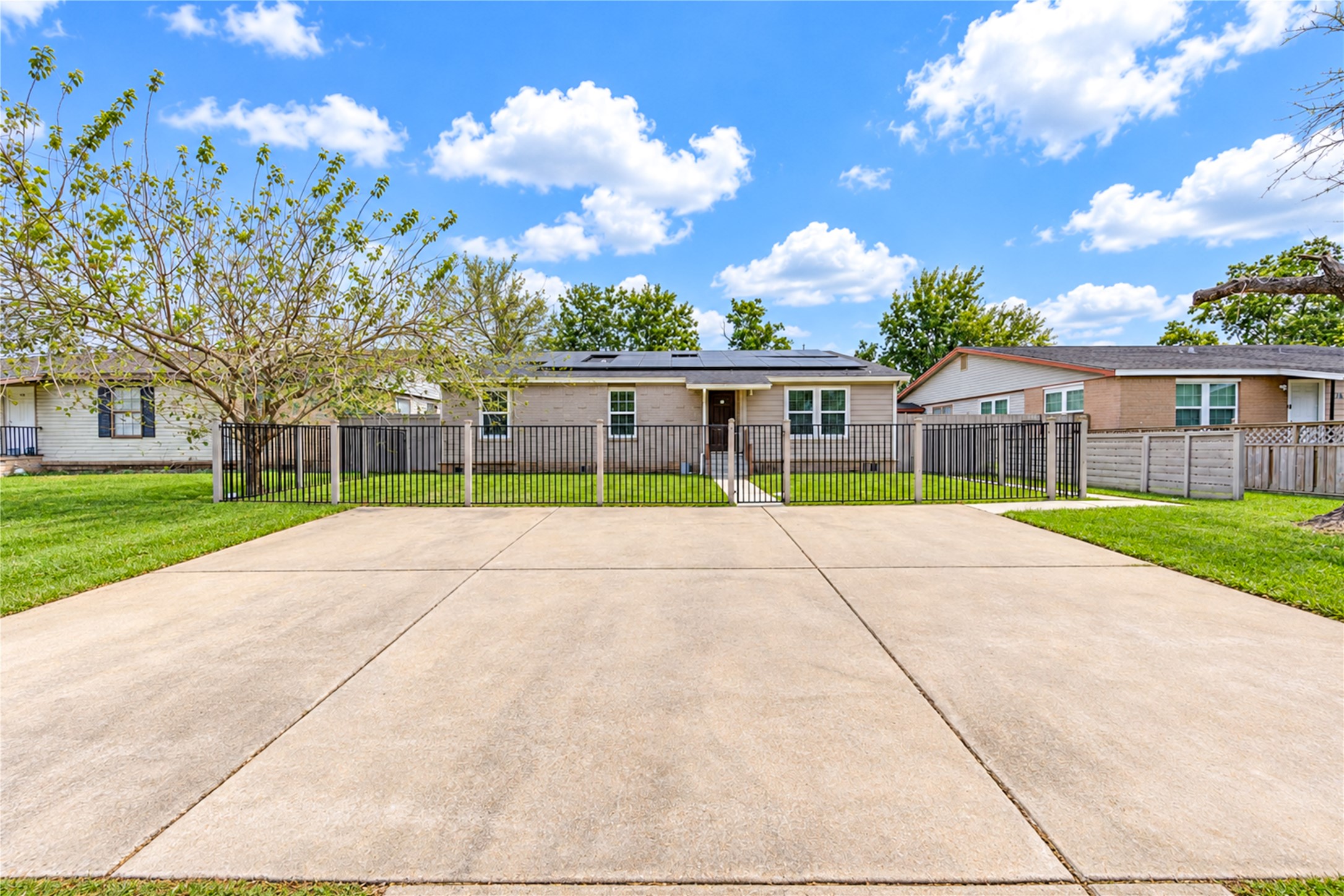 5 Carol Court, #B, Brookshire, TX 77423