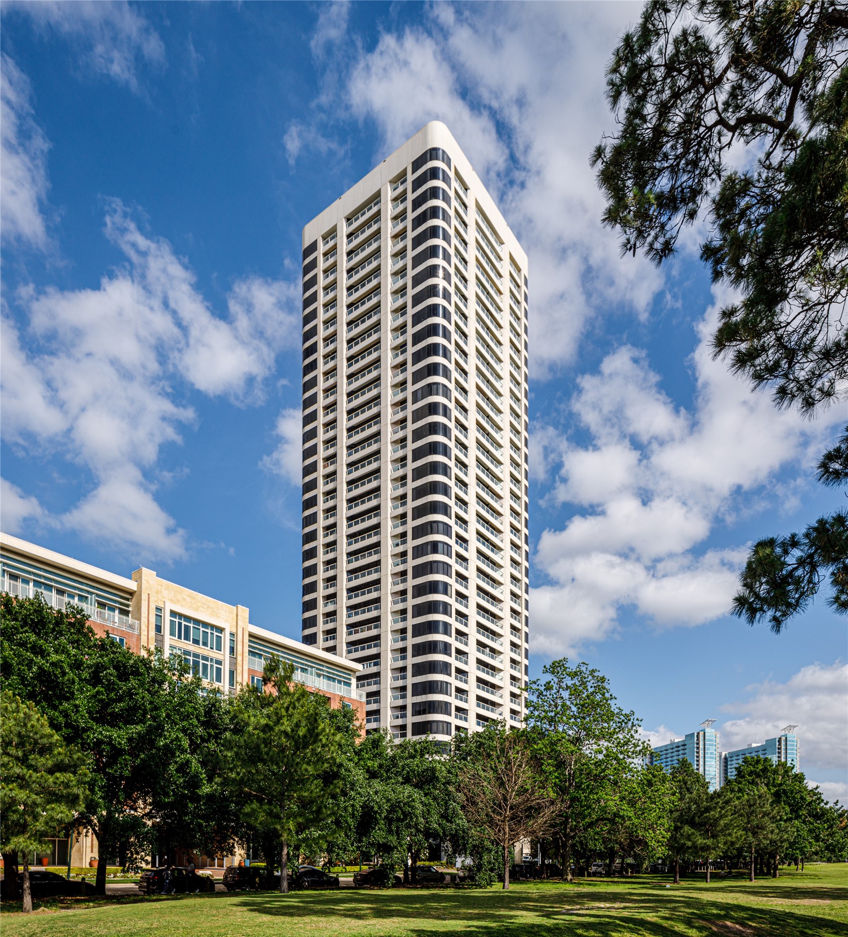 1701 Hermann Drive, #30D, Houston, TX 77004