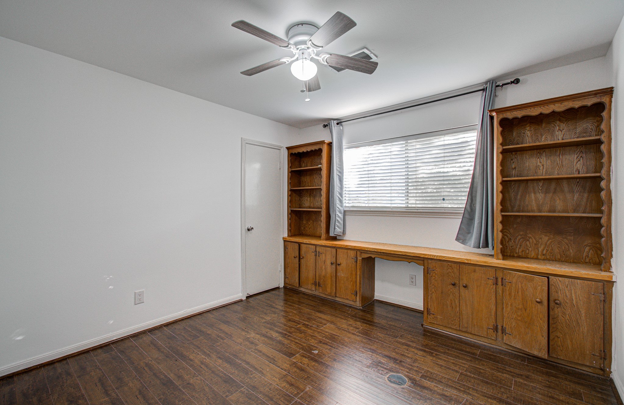 8407 Sharpview Drive, Houston, TX 77036