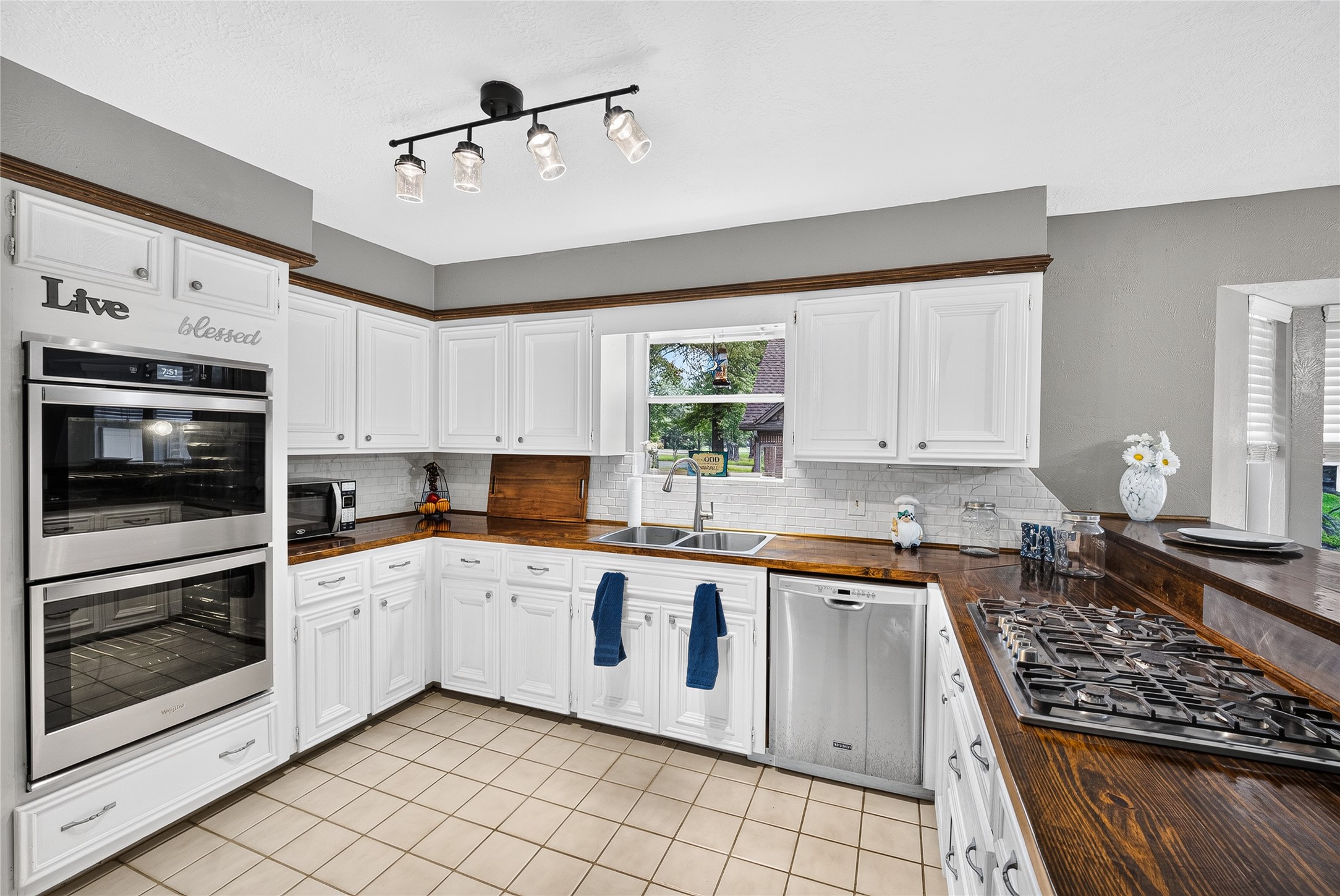 97 Panorama Drive, Panorama Village, TX 77304 97 Panorama Drive, Panorama Village, TX 77304