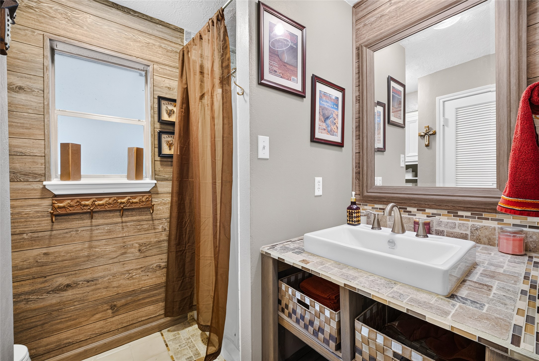 Bathroom 3.
