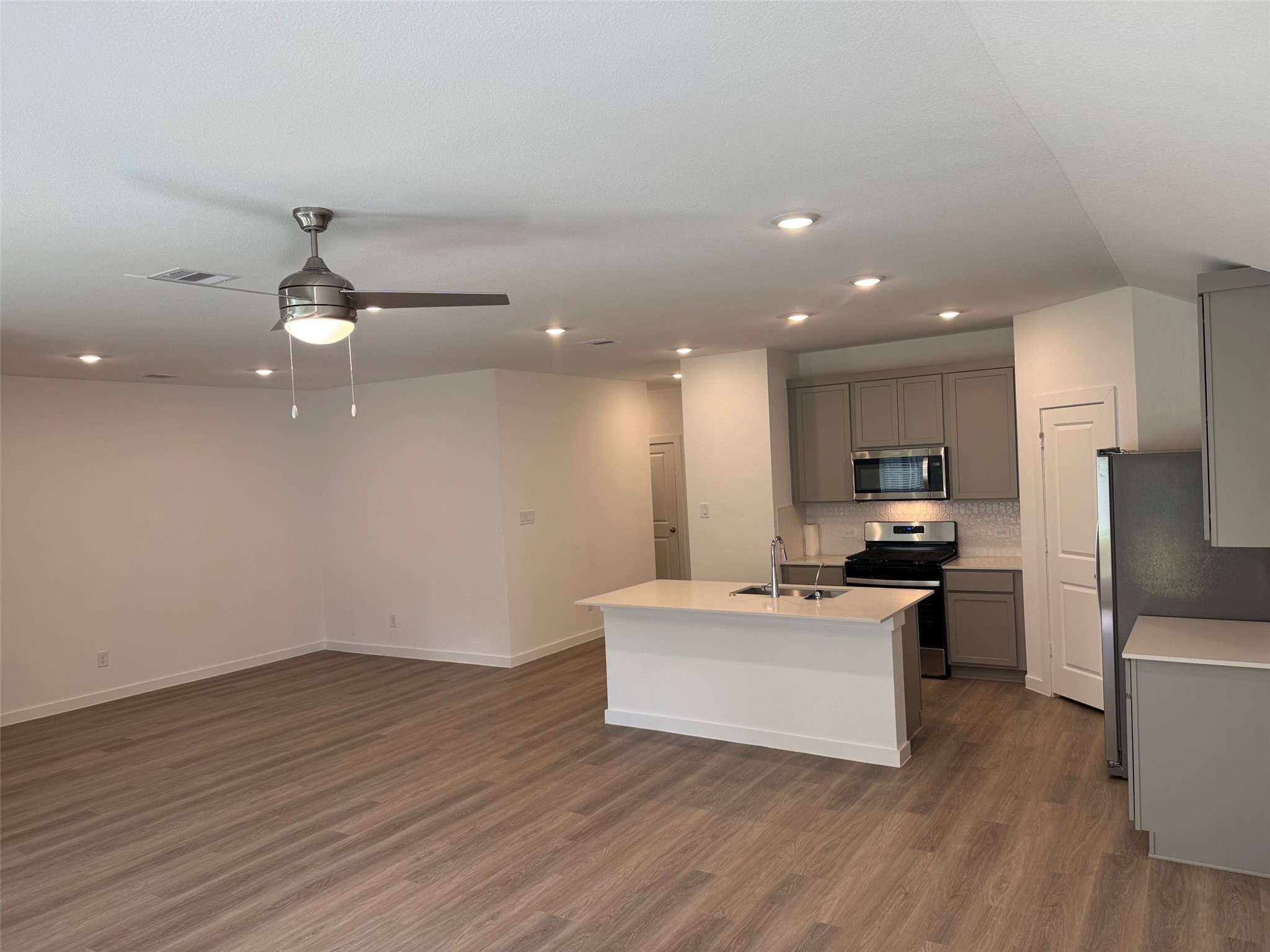 3911 Grizzly Bear Pass, Conroe, TX 77303 3911 Grizzly Bear Pass, Conroe, TX 77303