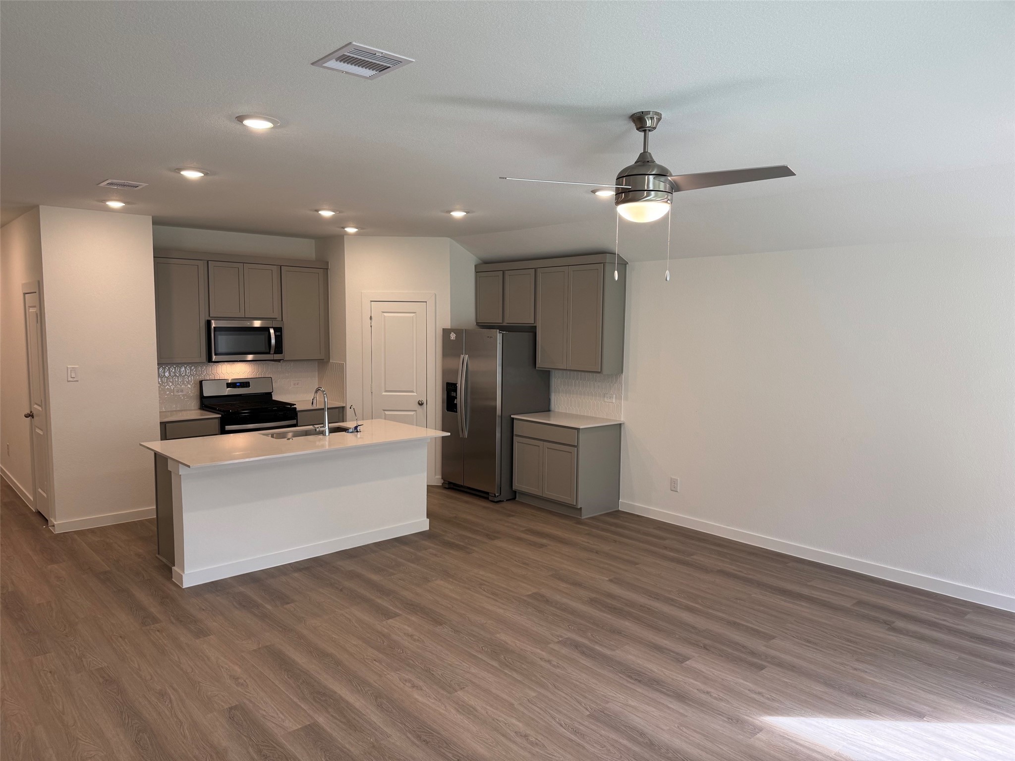 3911 Grizzly Bear Pass, Conroe, TX 77303 3911 Grizzly Bear Pass, Conroe, TX 77303