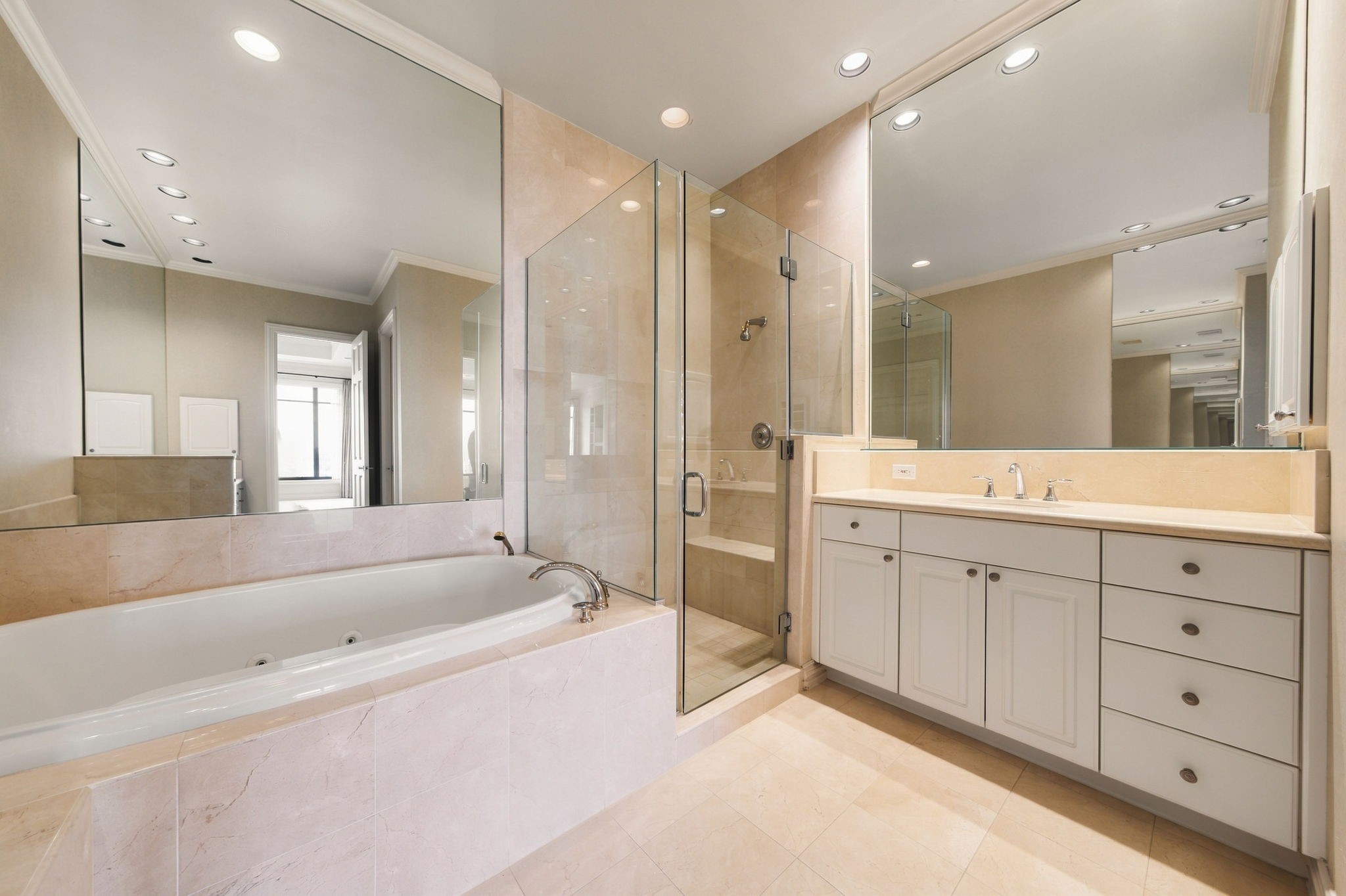 2121 Kirby Drive, #13NE, Houston, TX 77019