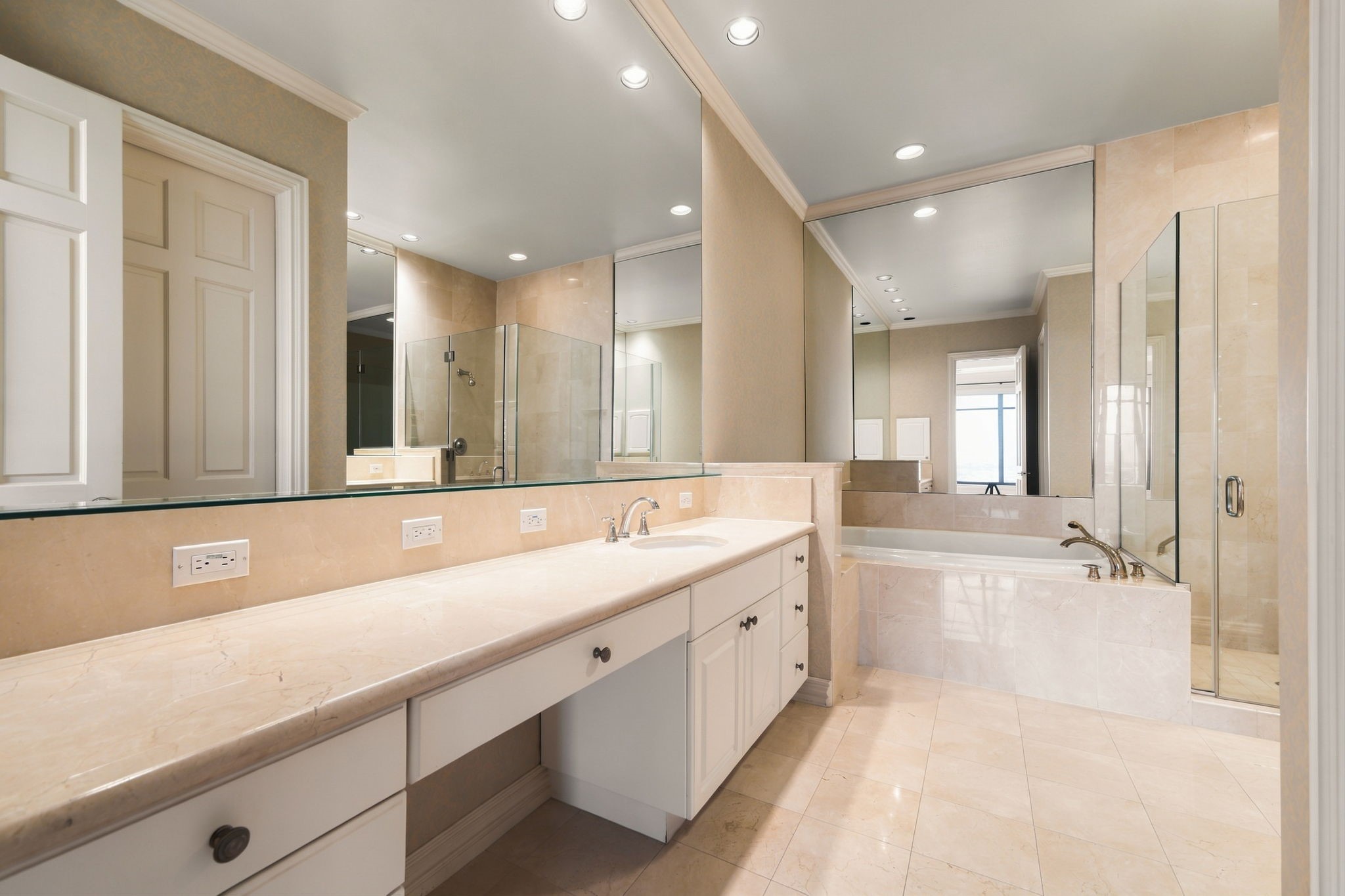 2121 Kirby Drive, #13NE, Houston, TX 77019