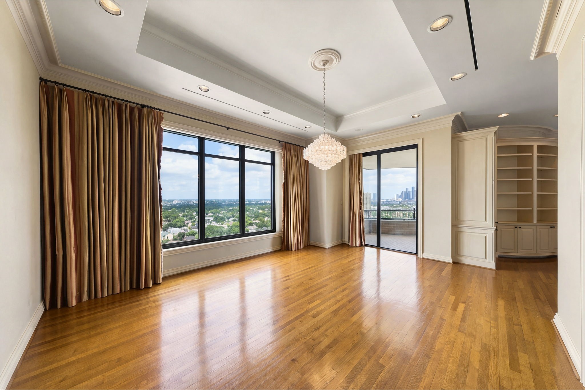 2121 Kirby Drive, #13NE, Houston, TX 77019