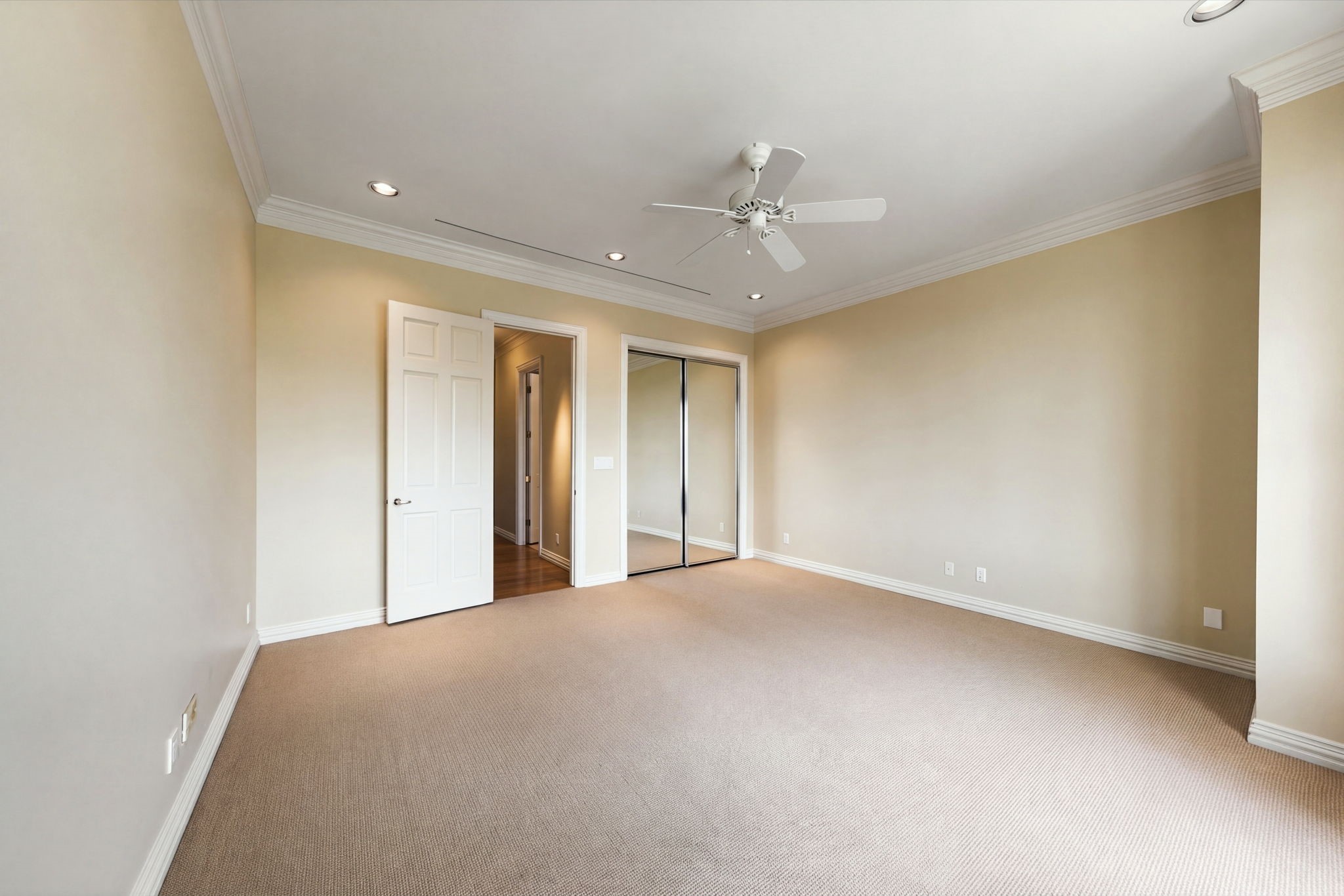 2121 Kirby Drive, #13NE, Houston, TX 77019