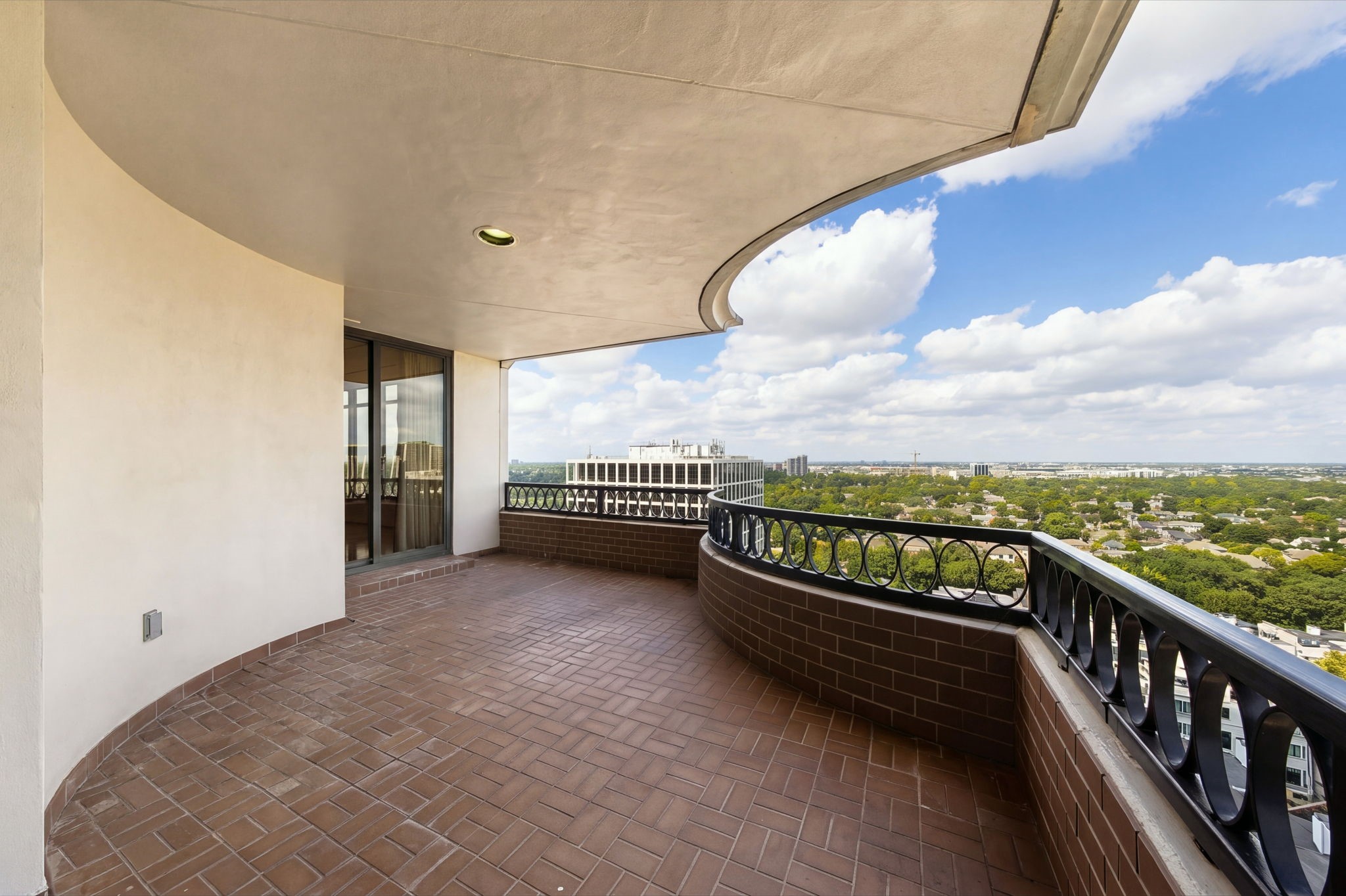 2121 Kirby Drive, #13NE, Houston, TX 77019