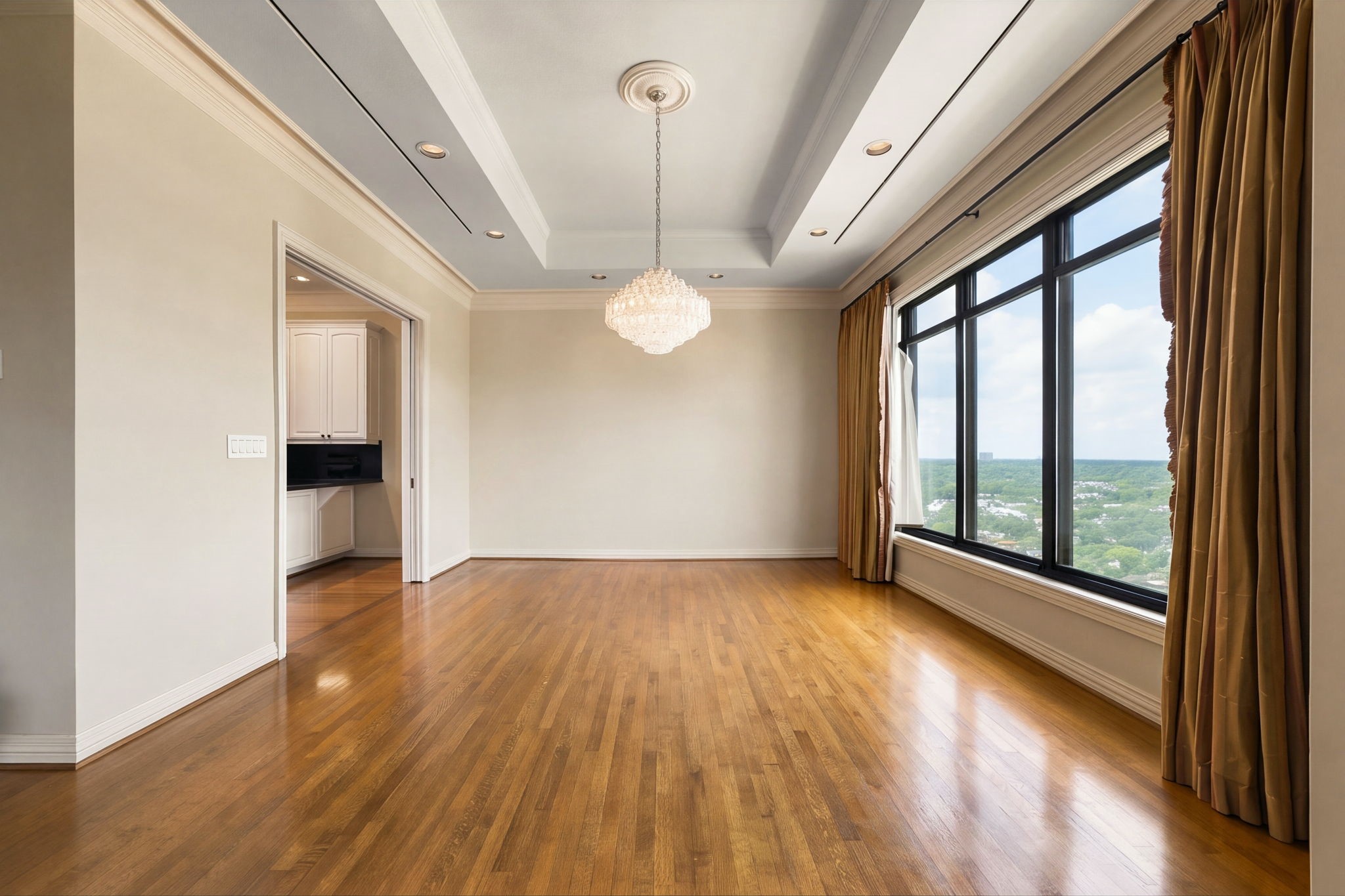 2121 Kirby Drive, #13NE, Houston, TX 77019