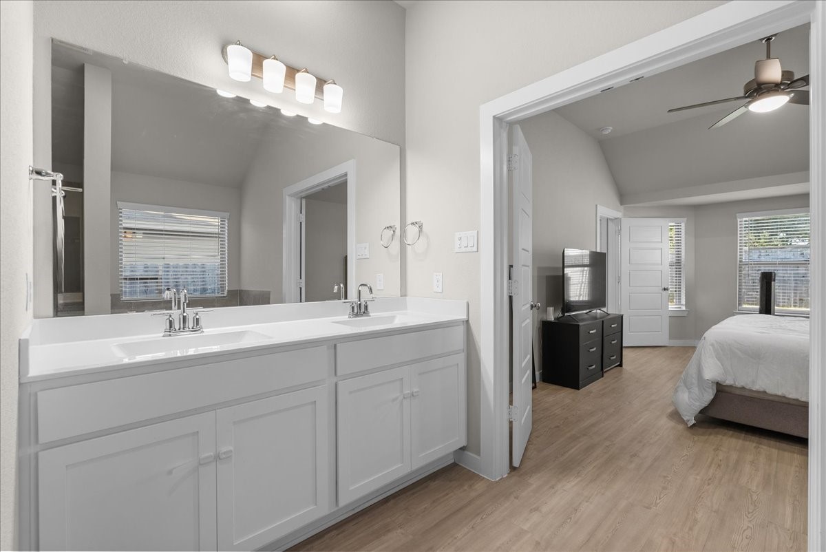 1204 Filly Creek Drive, Alvin, TX 77511