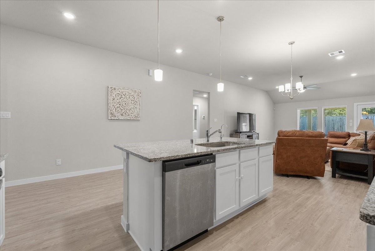 1204 Filly Creek Drive, Alvin, TX 77511