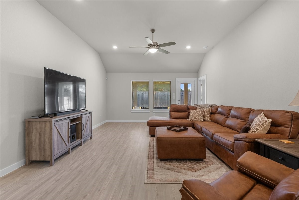 1204 Filly Creek Drive, Alvin, TX 77511