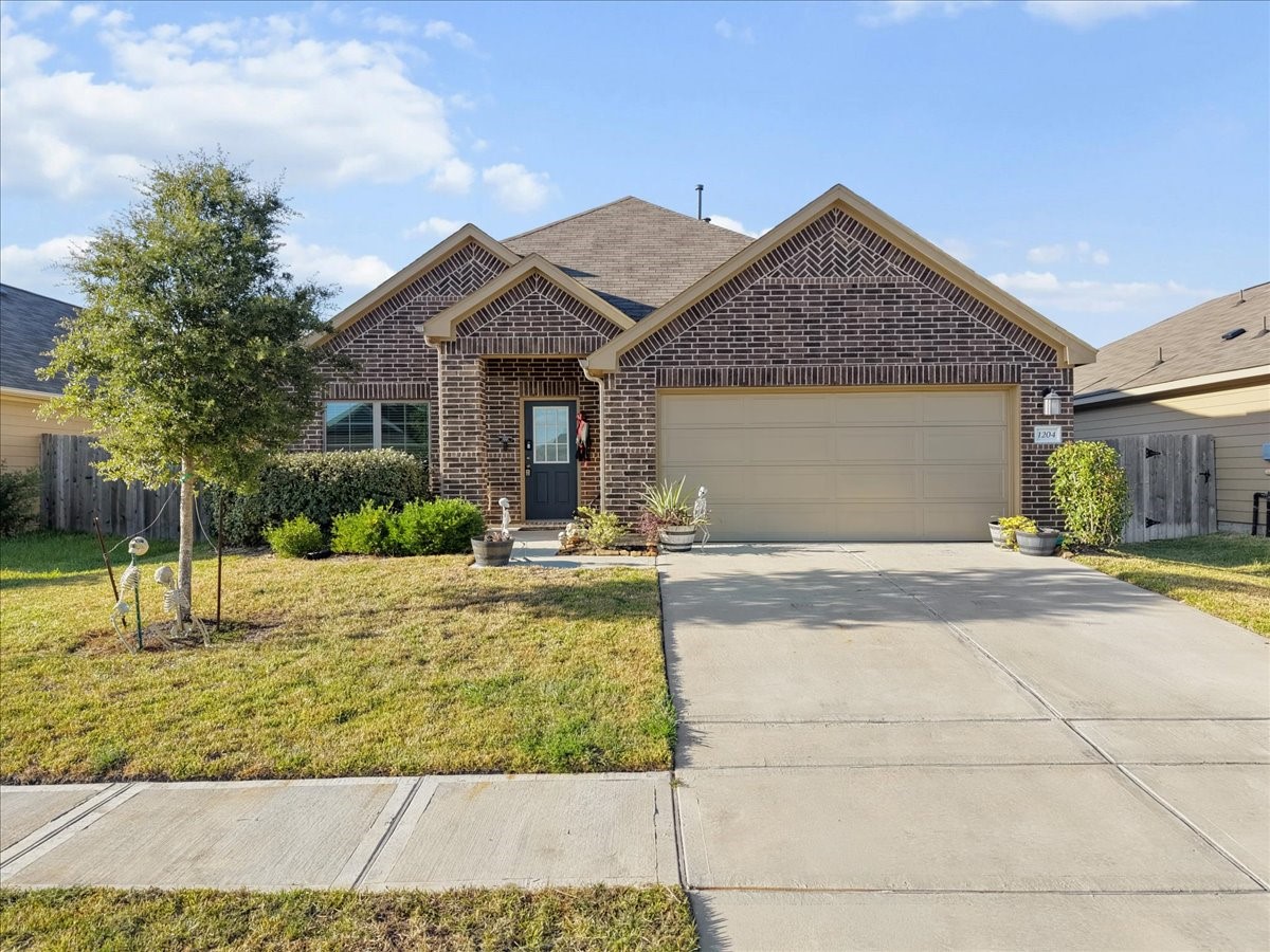 1204 Filly Creek Drive, Alvin, TX 77511