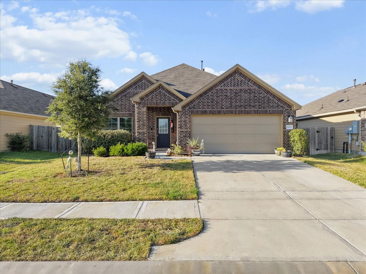 1204 Filly Creek Drive, Alvin, TX 77511