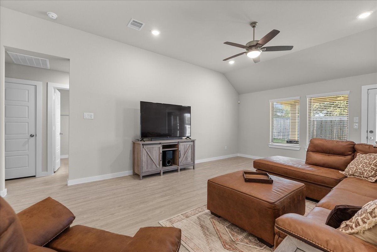 1204 Filly Creek Drive, Alvin, TX 77511