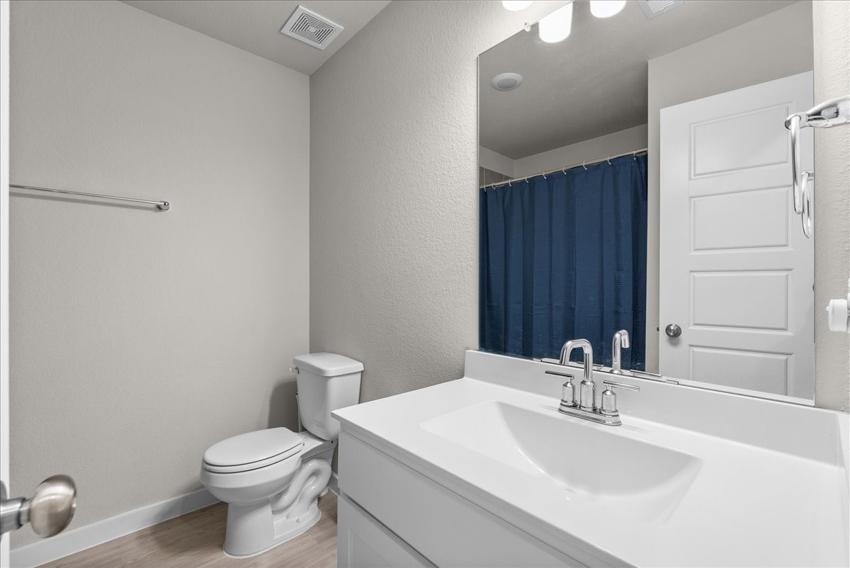 1204 Filly Creek Drive, Alvin, TX 77511