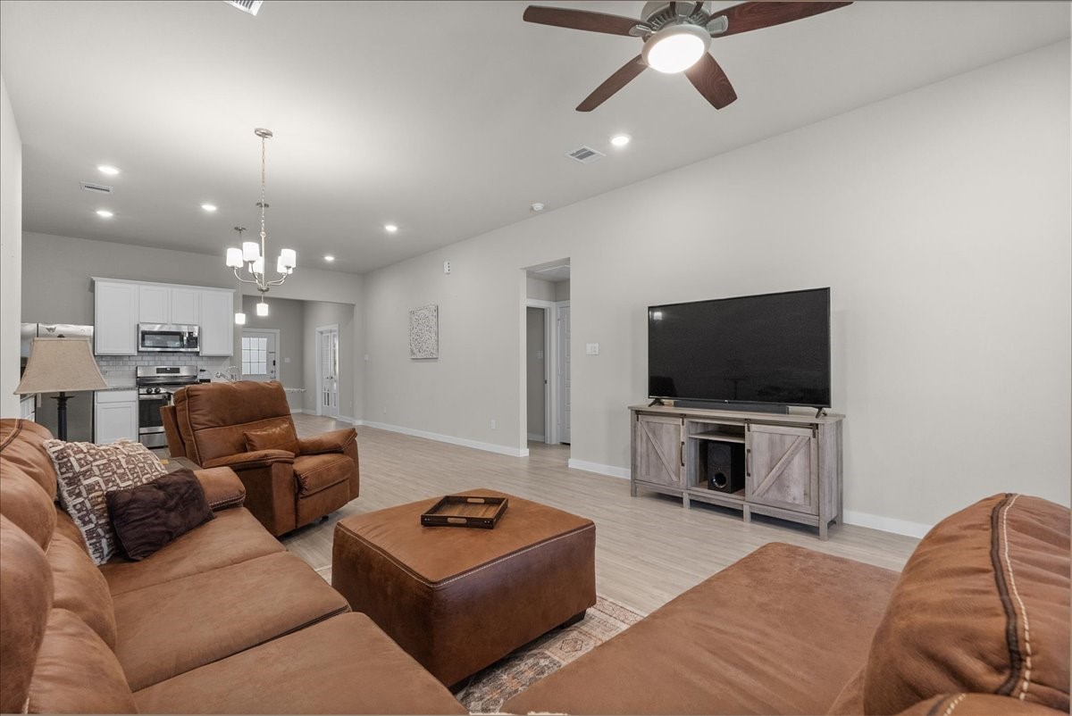 1204 Filly Creek Drive, Alvin, TX 77511