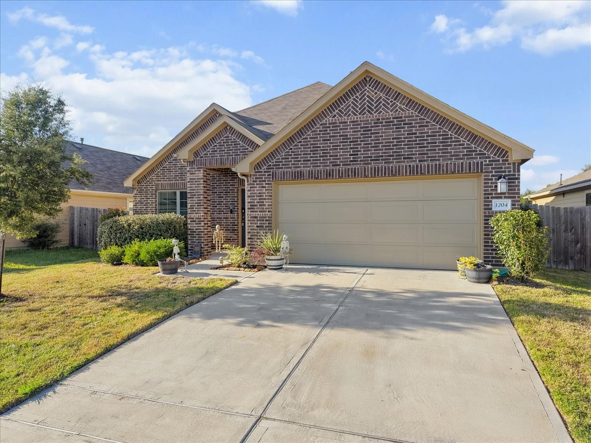 1204 Filly Creek Drive, Alvin, TX 77511