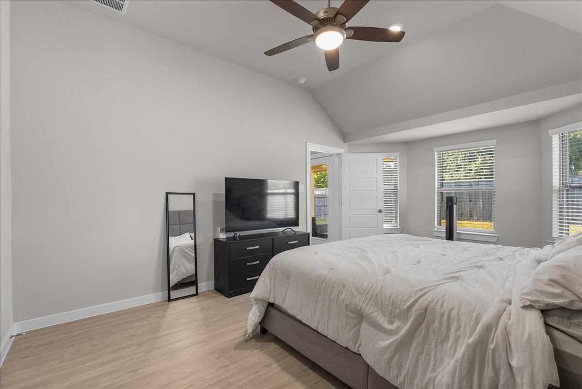 1204 Filly Creek Drive, Alvin, TX 77511