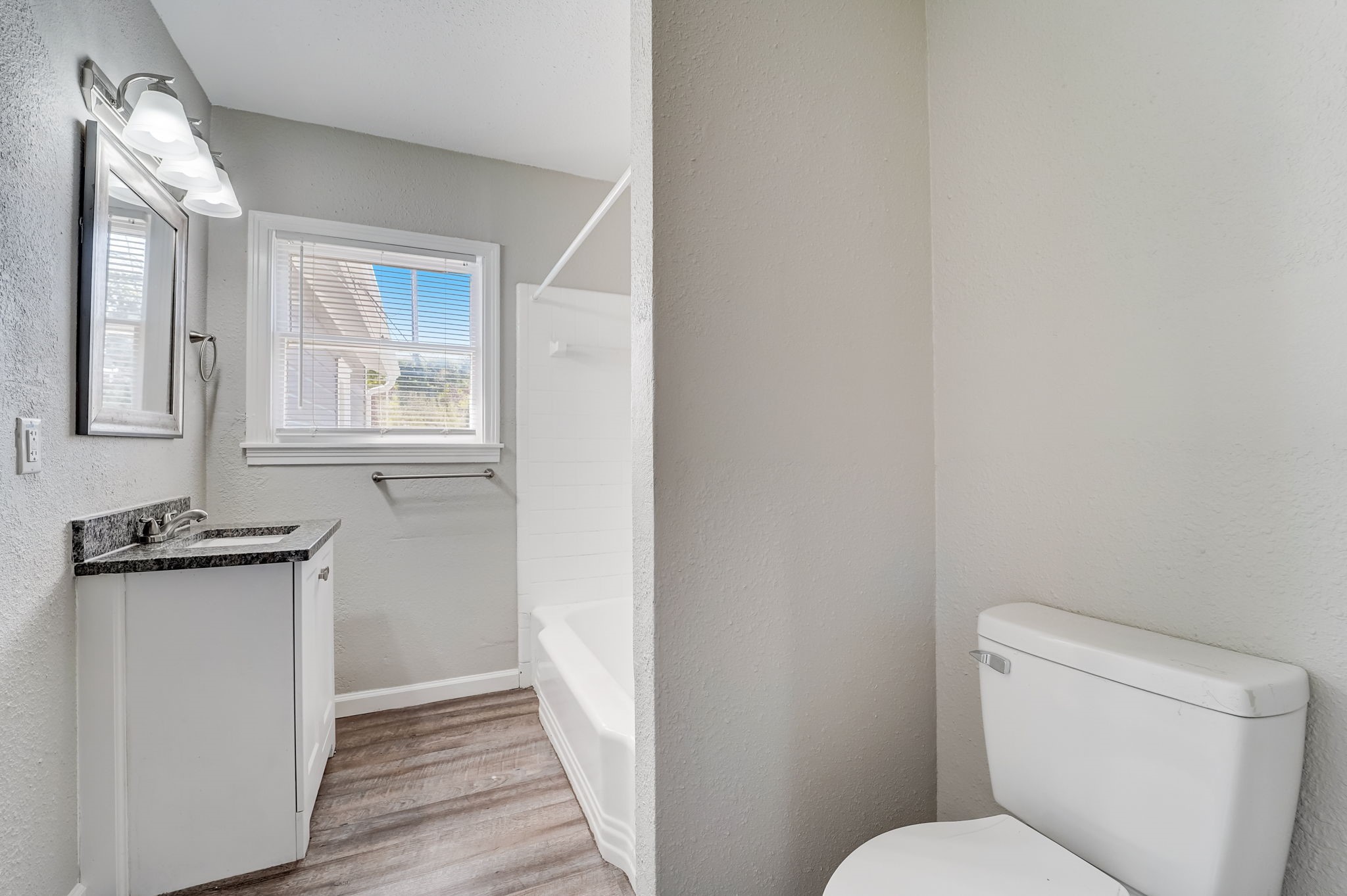 Secondary bathroom.