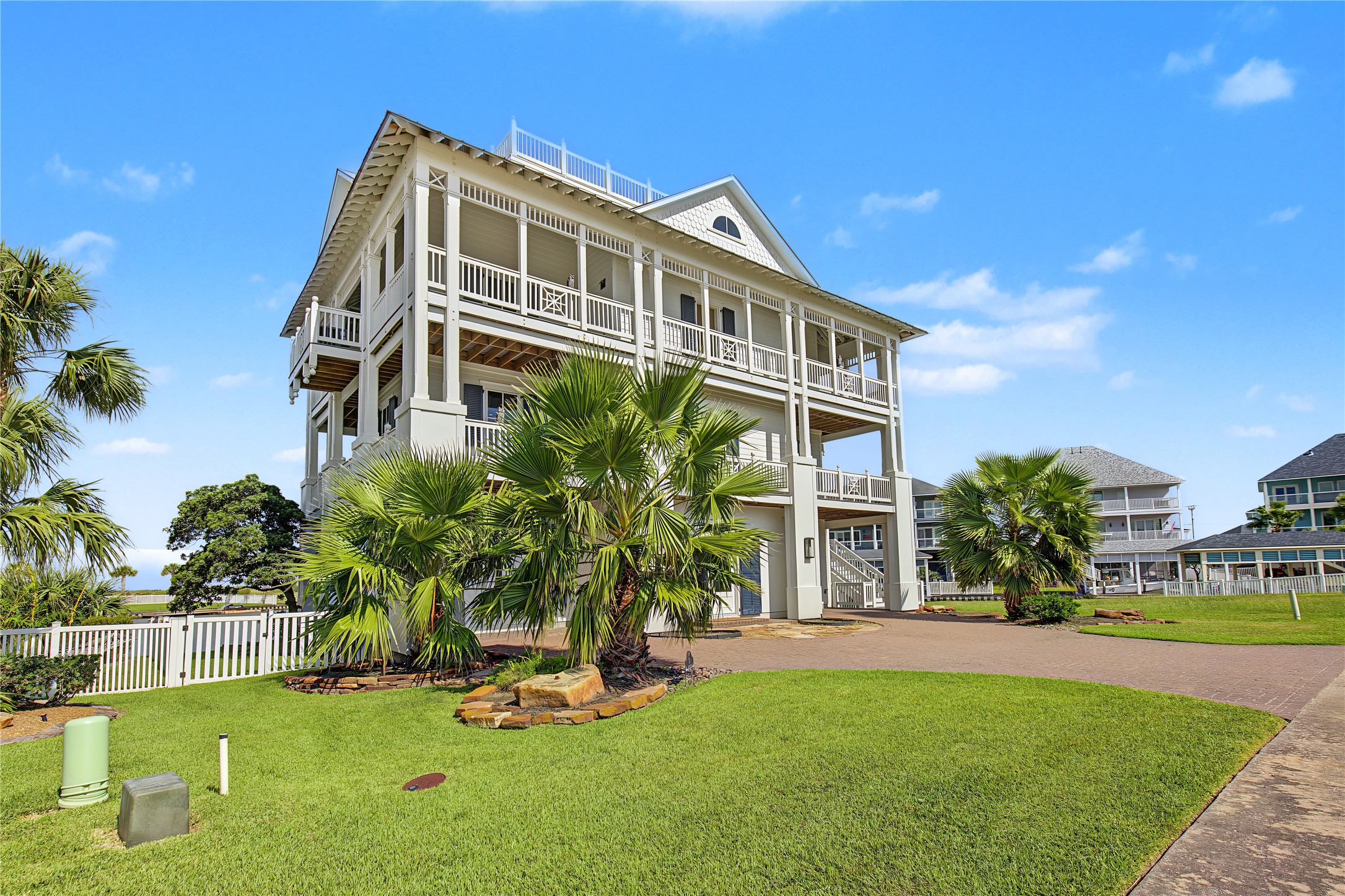 10 Islamorada, Hitchcock, TX 77563