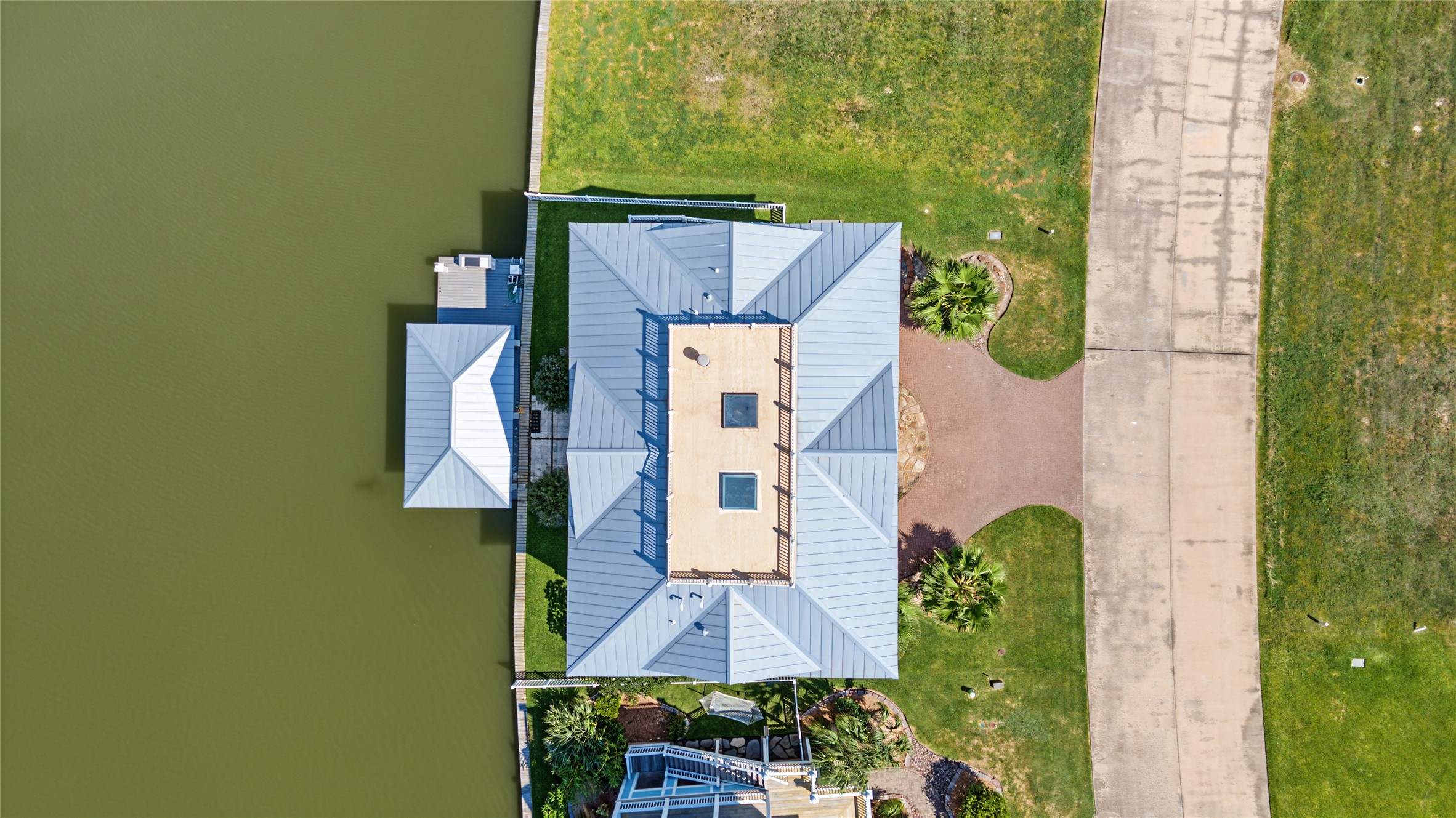 10 Islamorada, Hitchcock, TX 77563