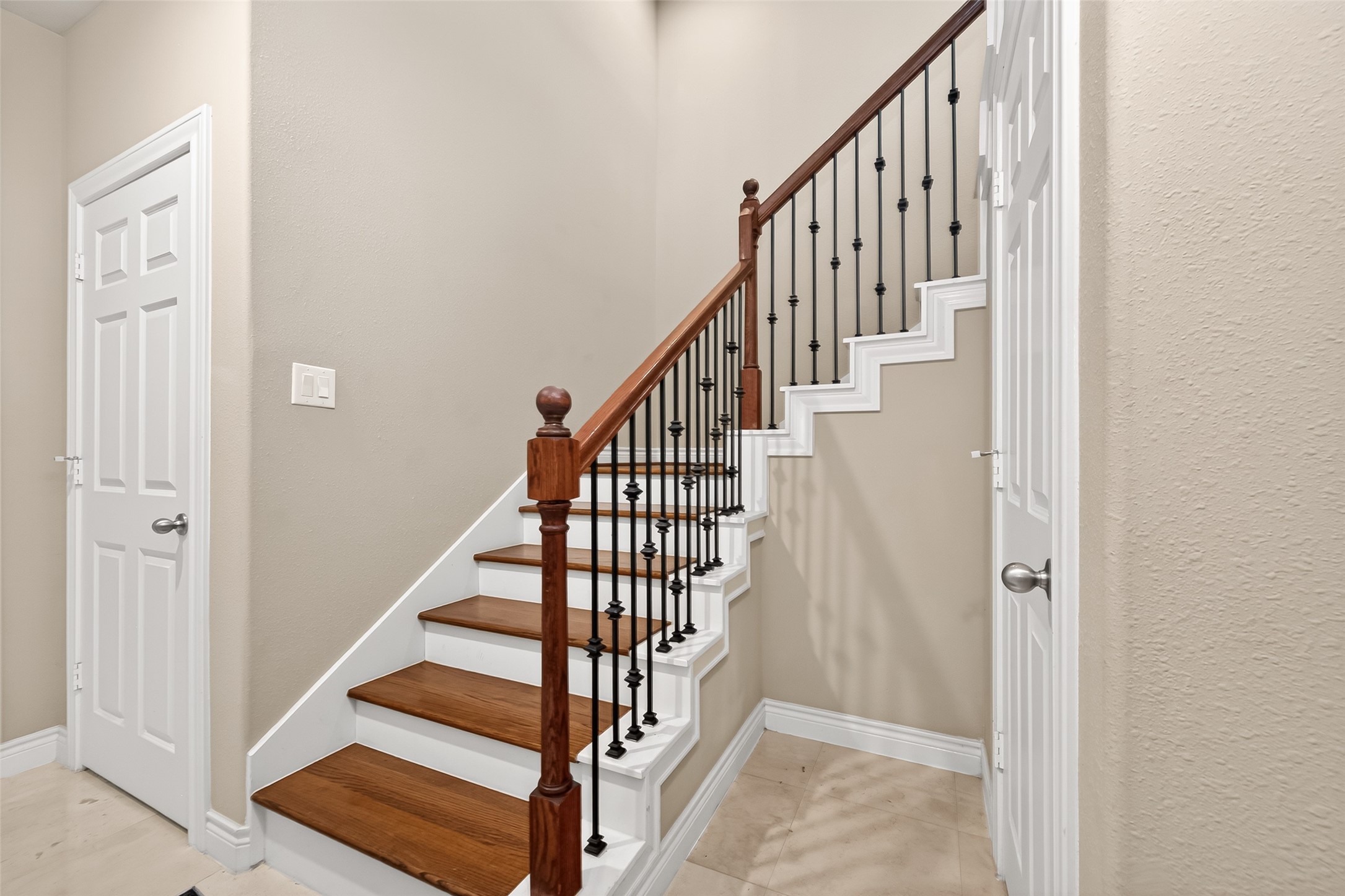 8810 Lakeshore Bend Drive, Houston, TX 77080 8810 Lakeshore Bend Drive, Houston, TX 77080