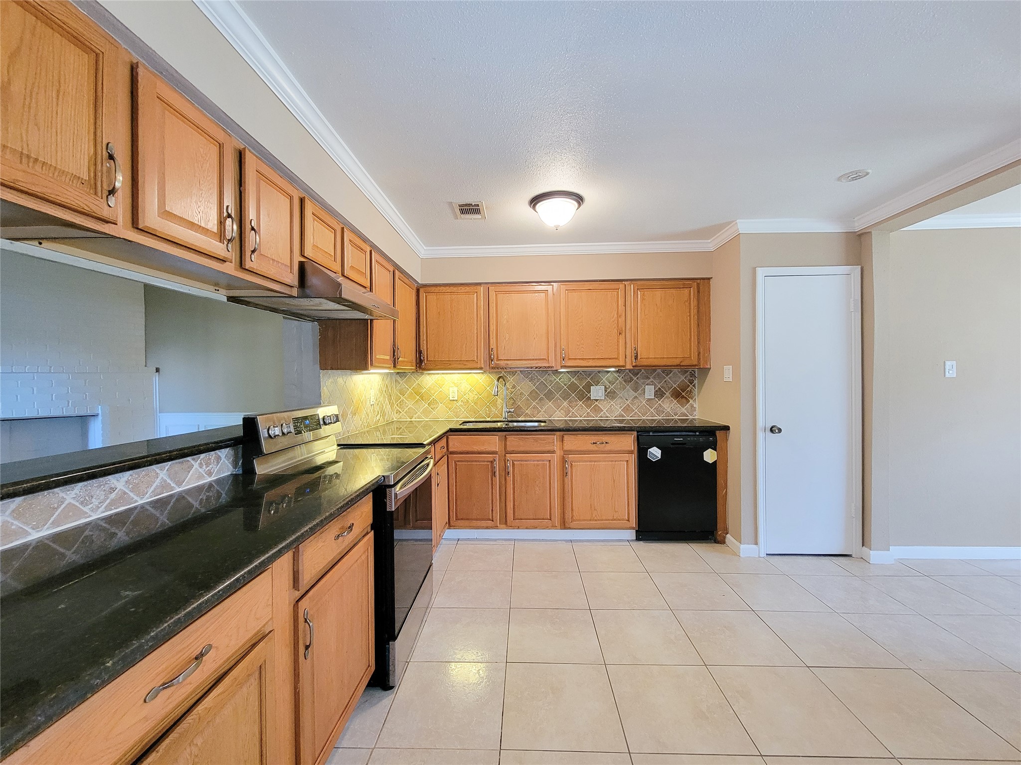 6606 Laughlin Drive, Houston, TX 77489 6606 Laughlin Drive, Houston, TX 77489